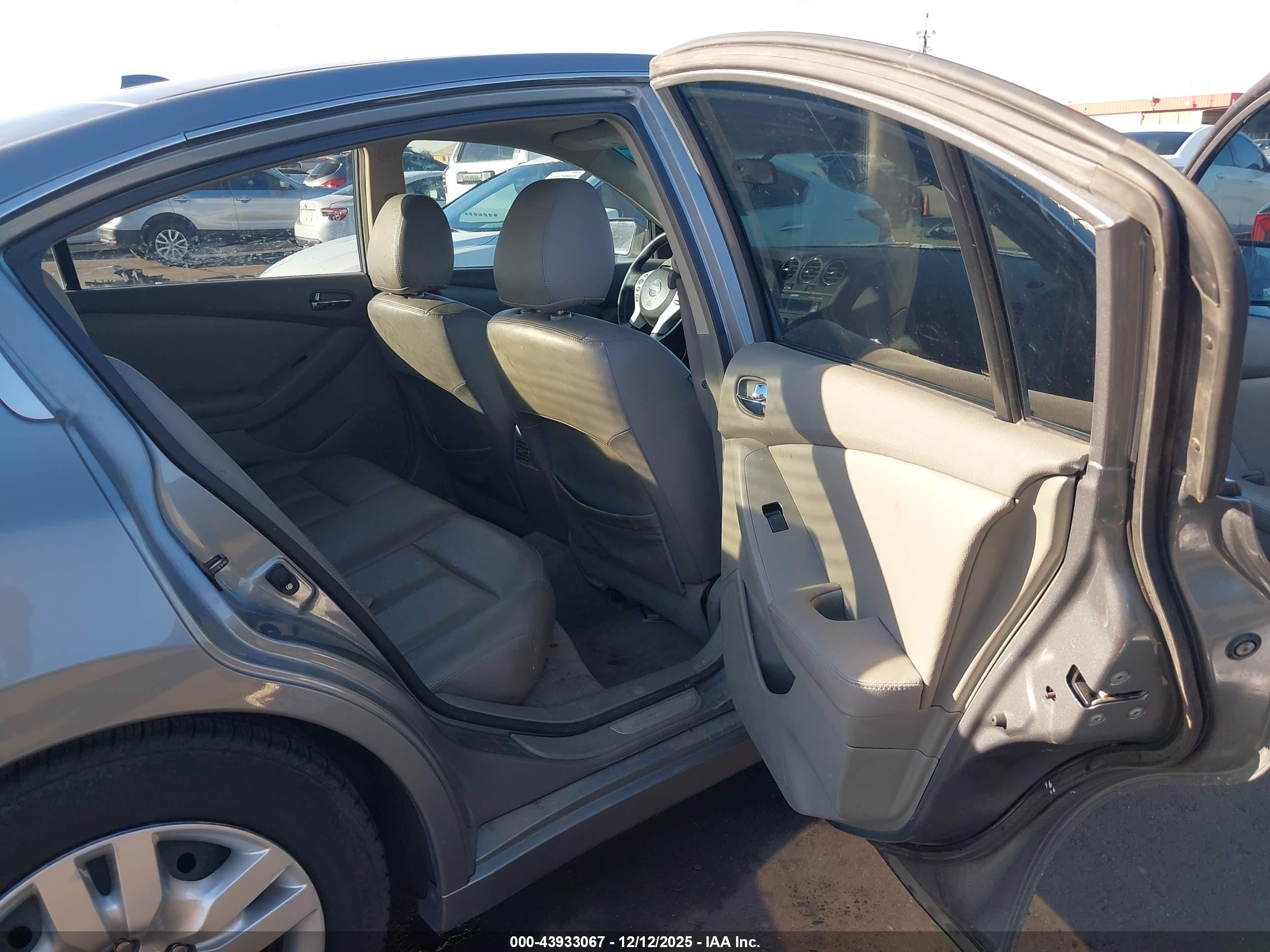 NISSAN ALTIMA image 8