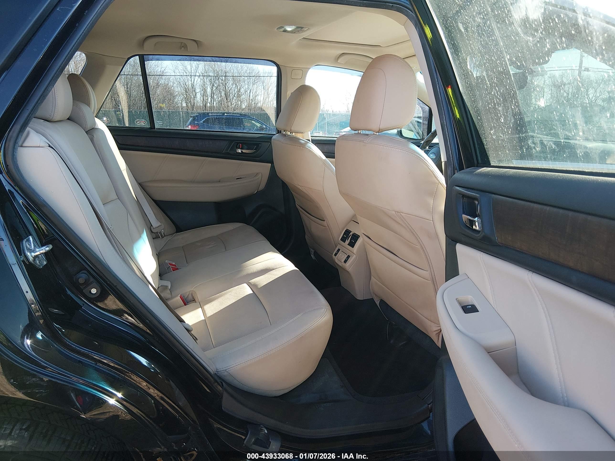 SUBARU OUTBACK image 8