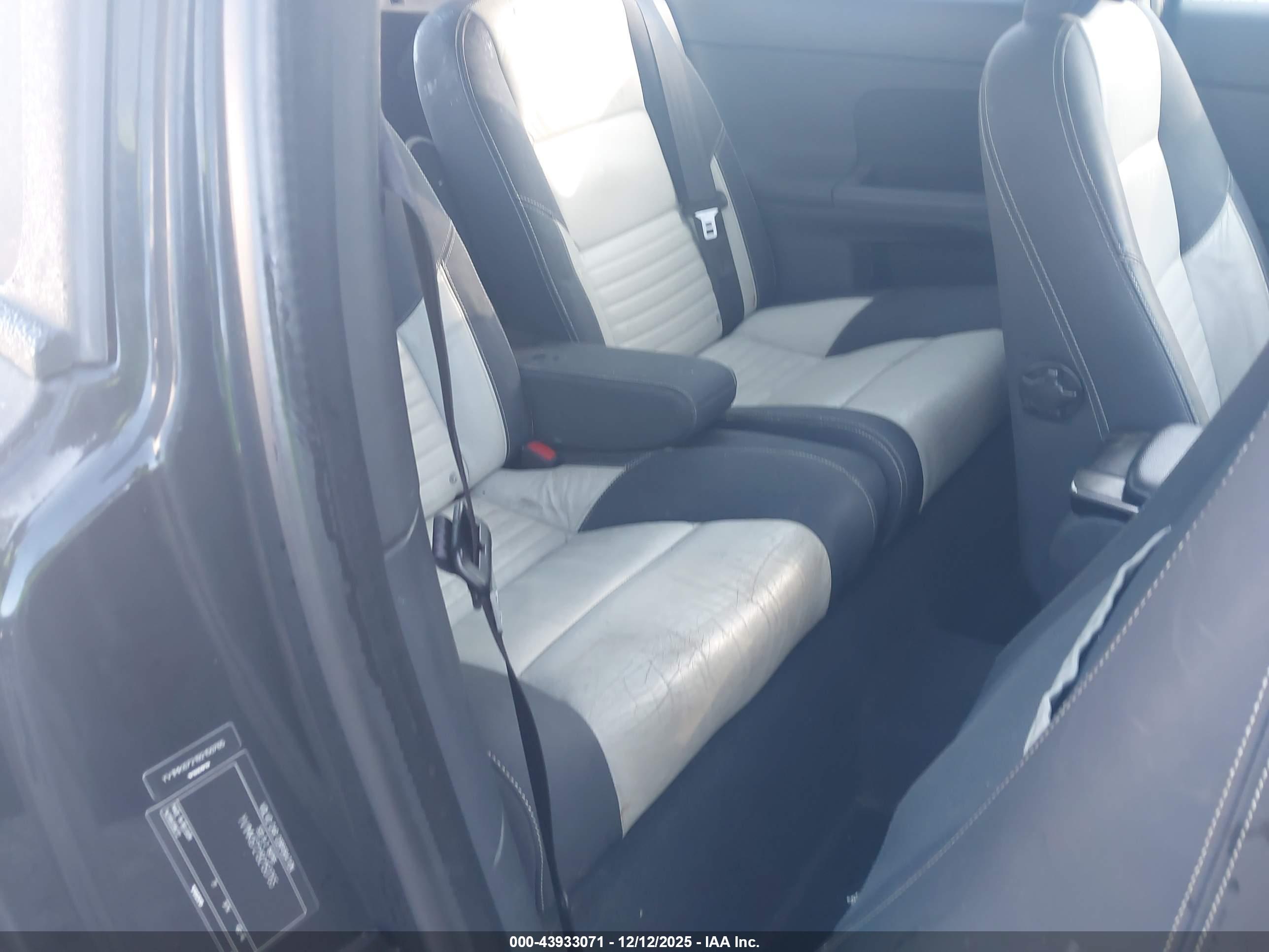 VOLVO C30 image 8