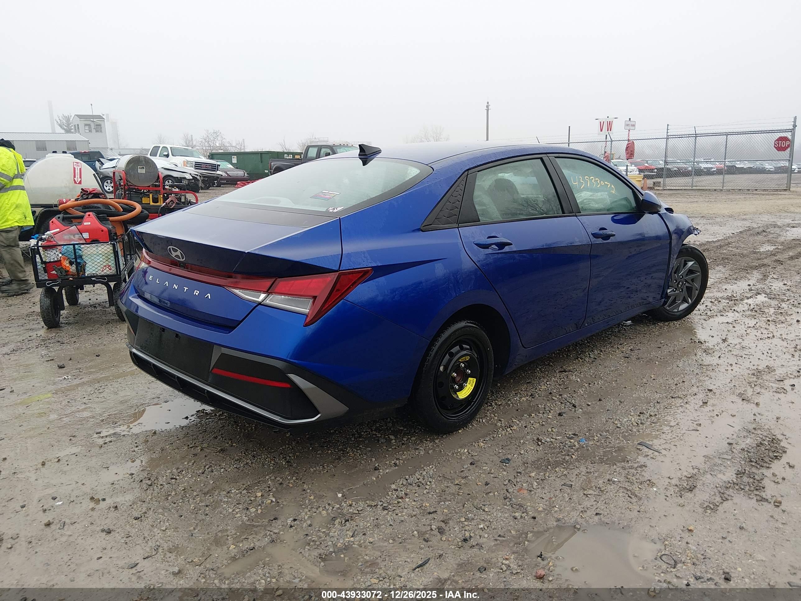 HYUNDAI ELANTRA image 4