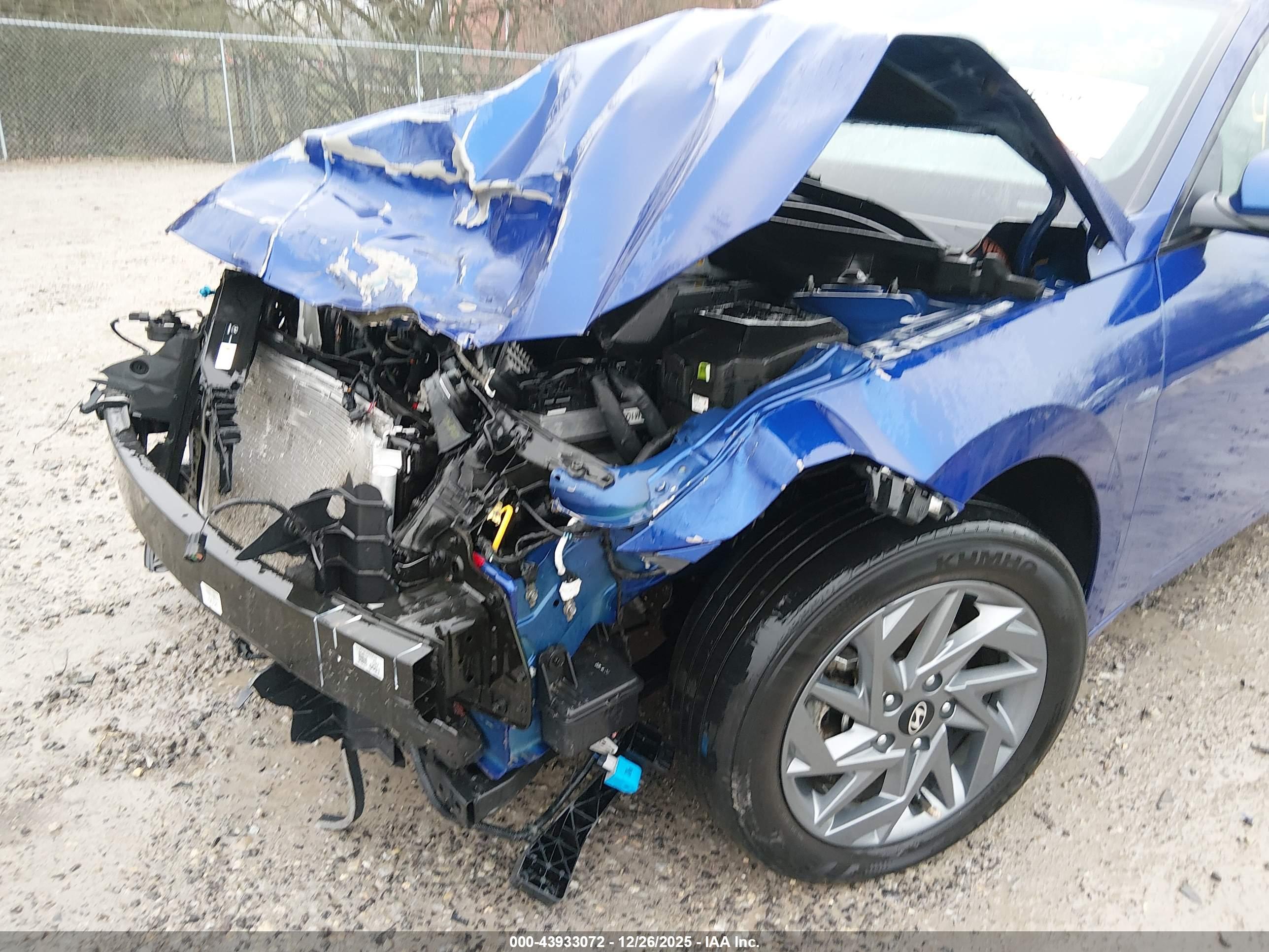 HYUNDAI ELANTRA image 6