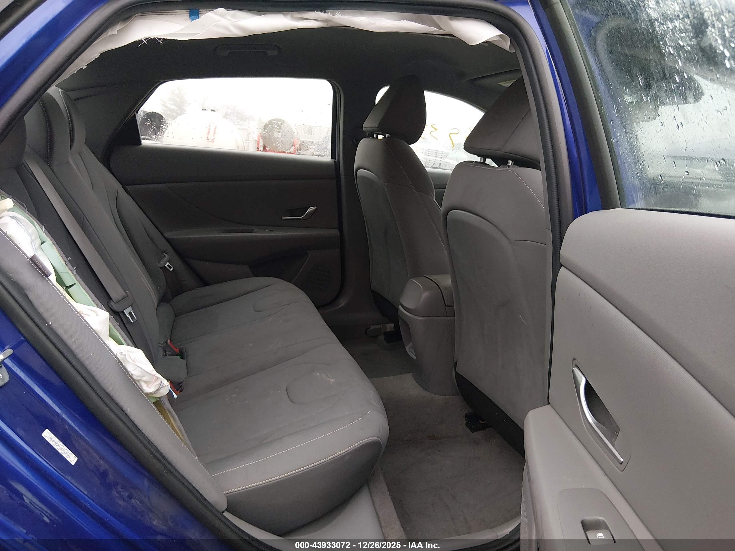 HYUNDAI ELANTRA image 8