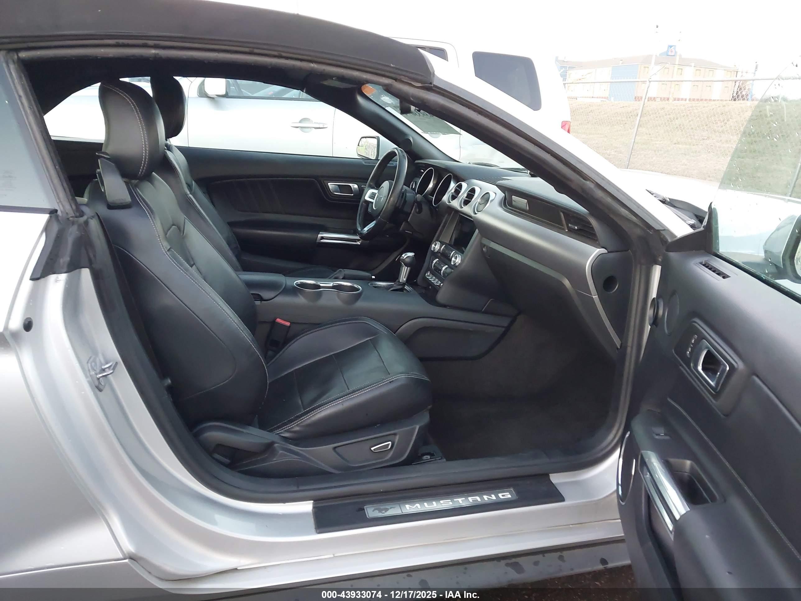 FORD MUSTANG image 5