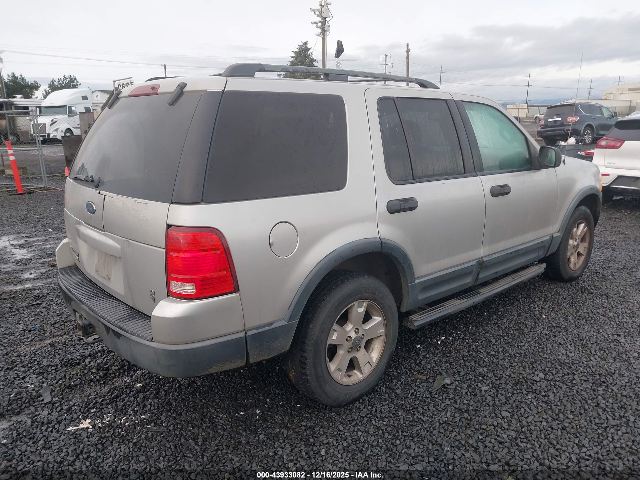 FORD EXPLORER image 4