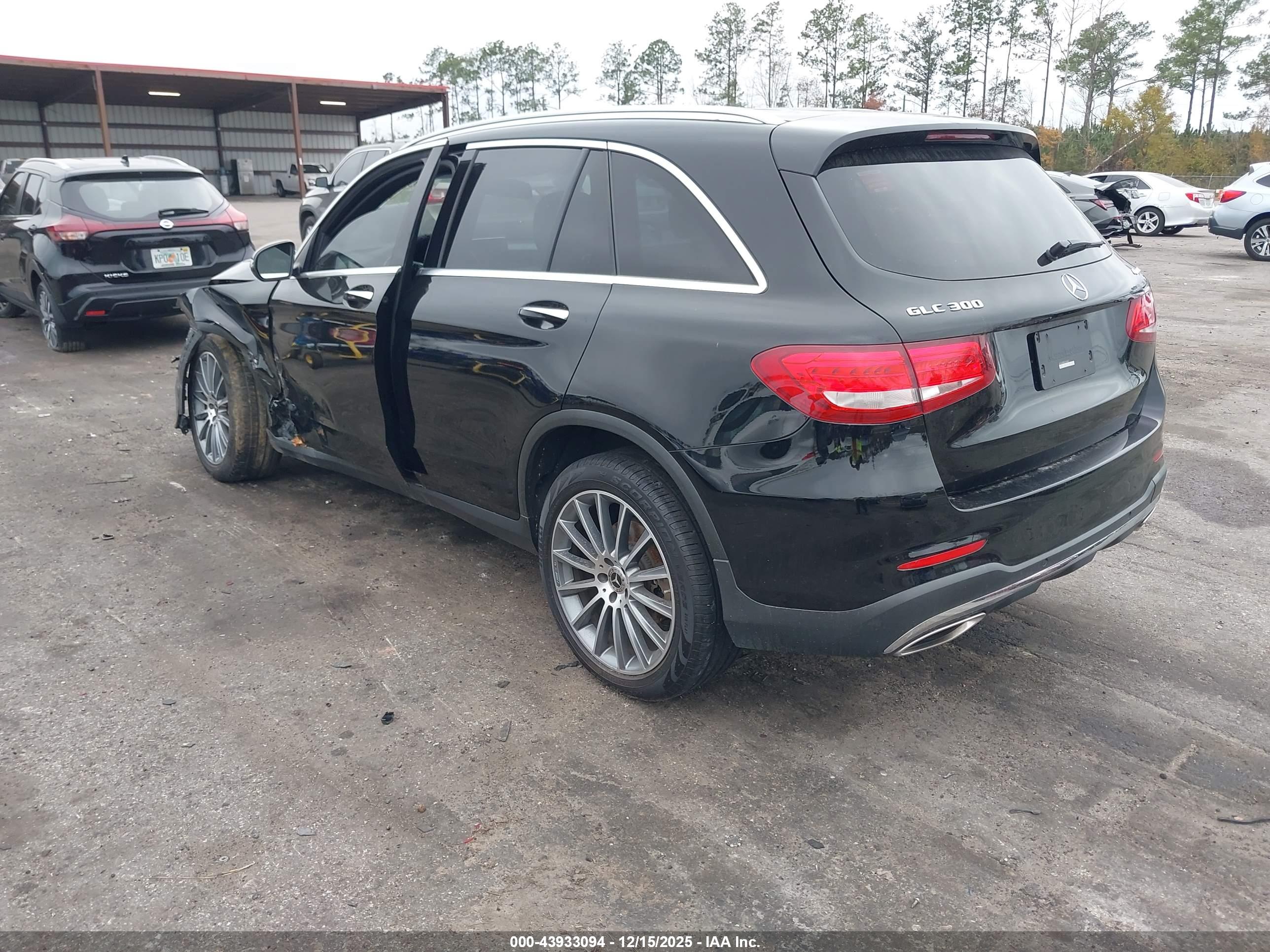 MERCEDES-BENZ GLC image 3