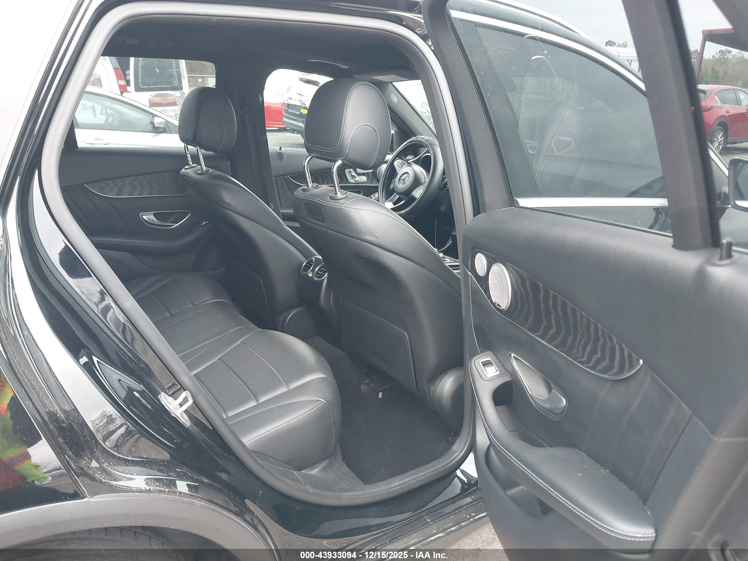 MERCEDES-BENZ GLC image 8