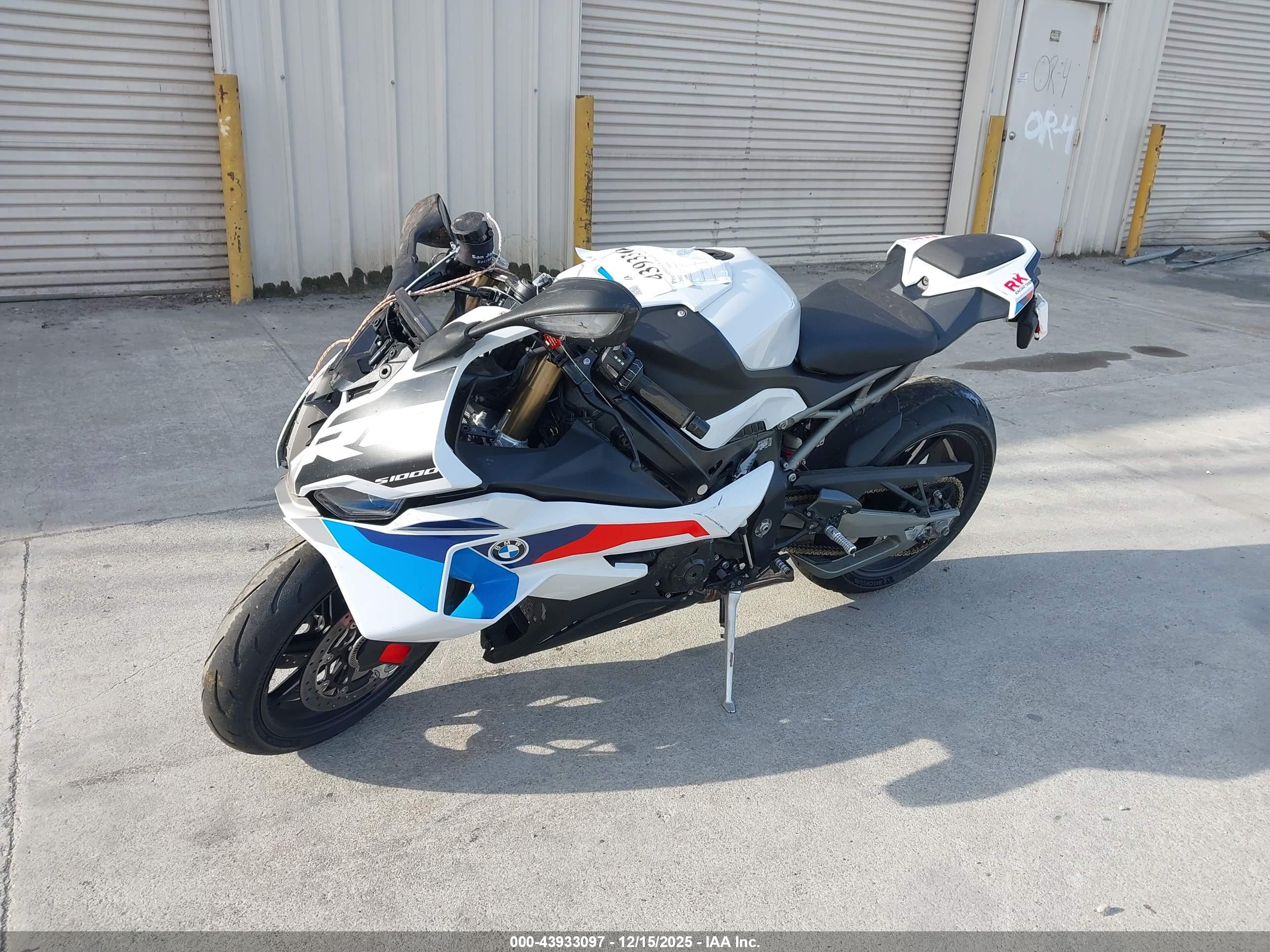 BMW S image 2