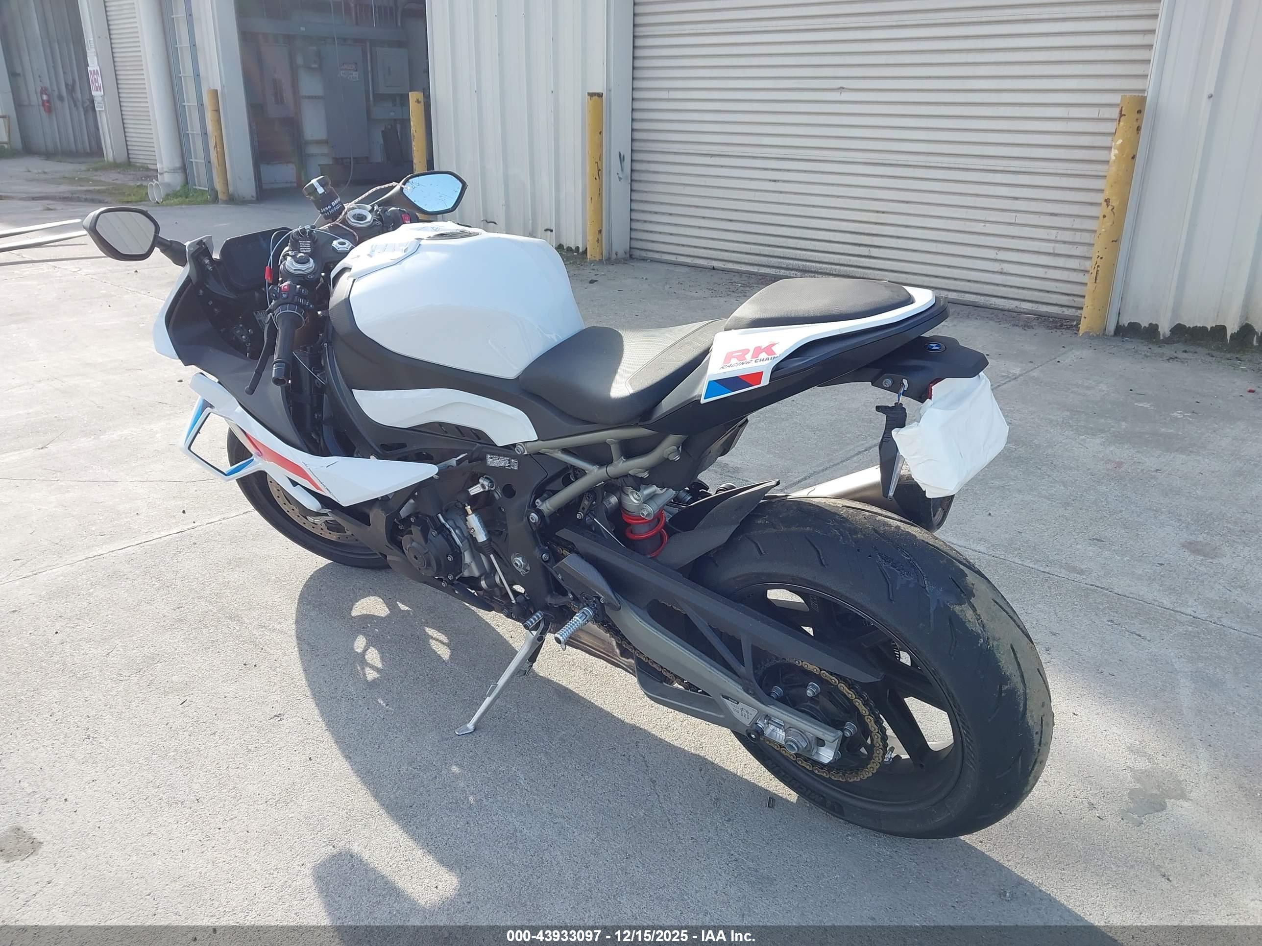 BMW S image 3