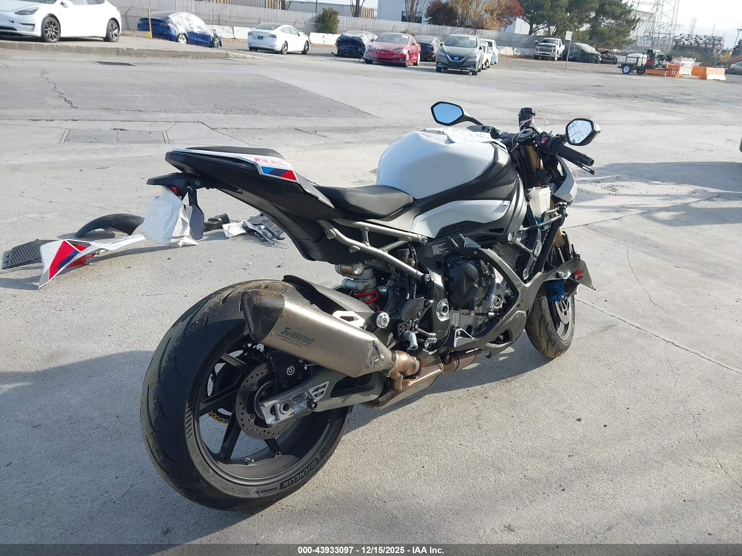 BMW S image 4