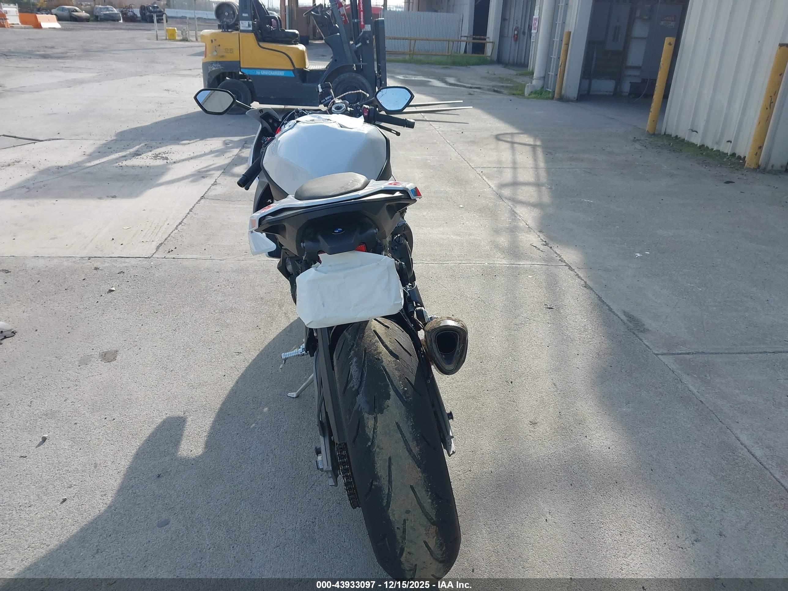 BMW S image 6