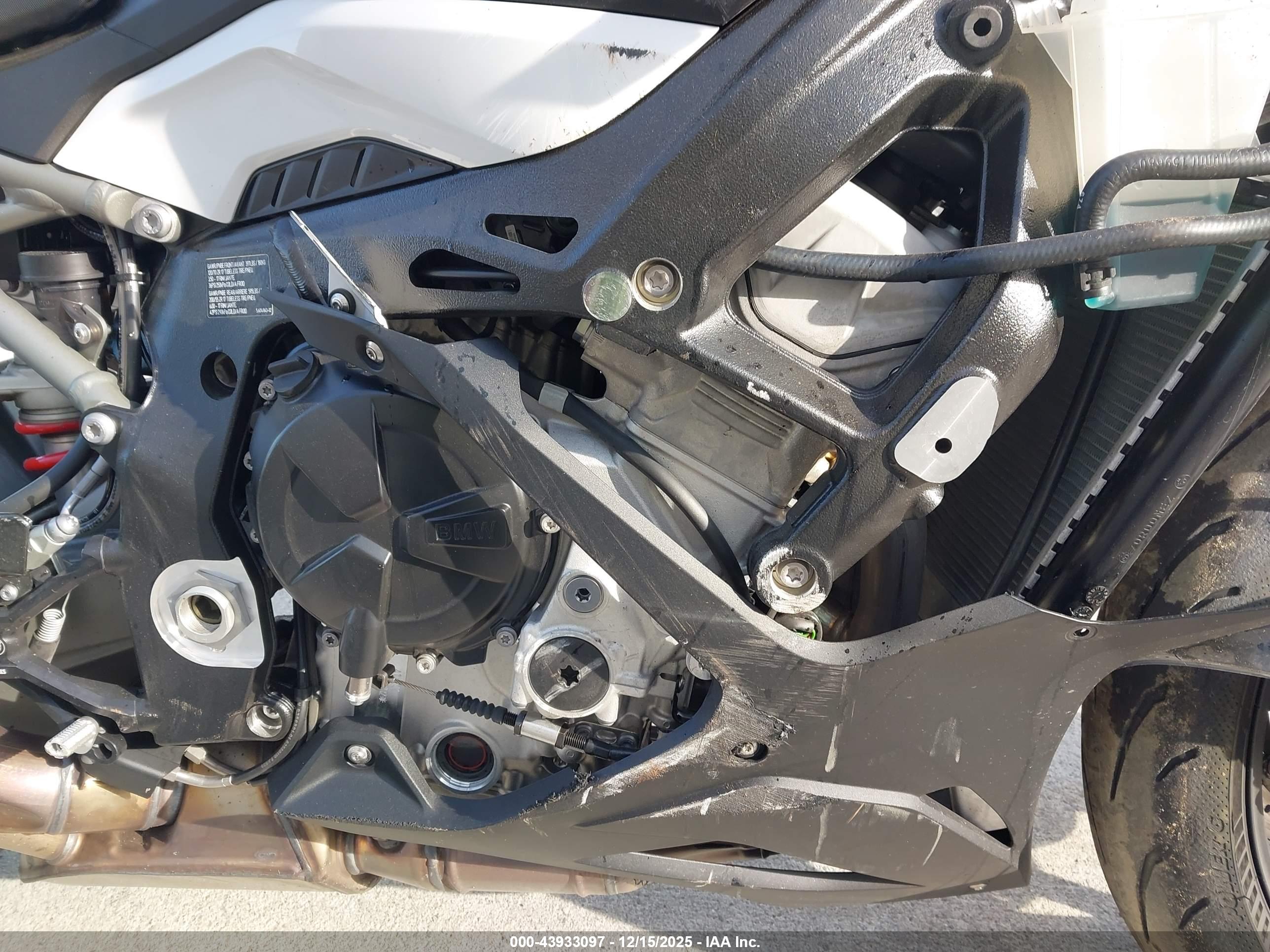 BMW S image 8
