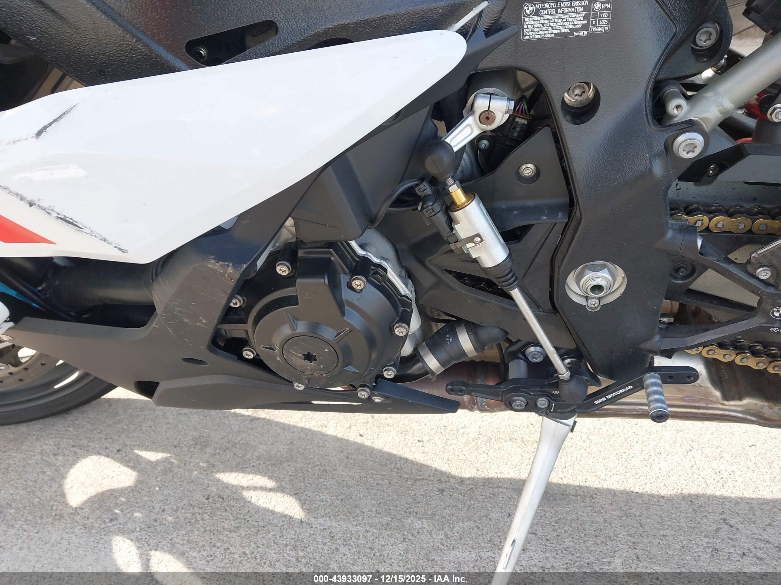 BMW S image 9