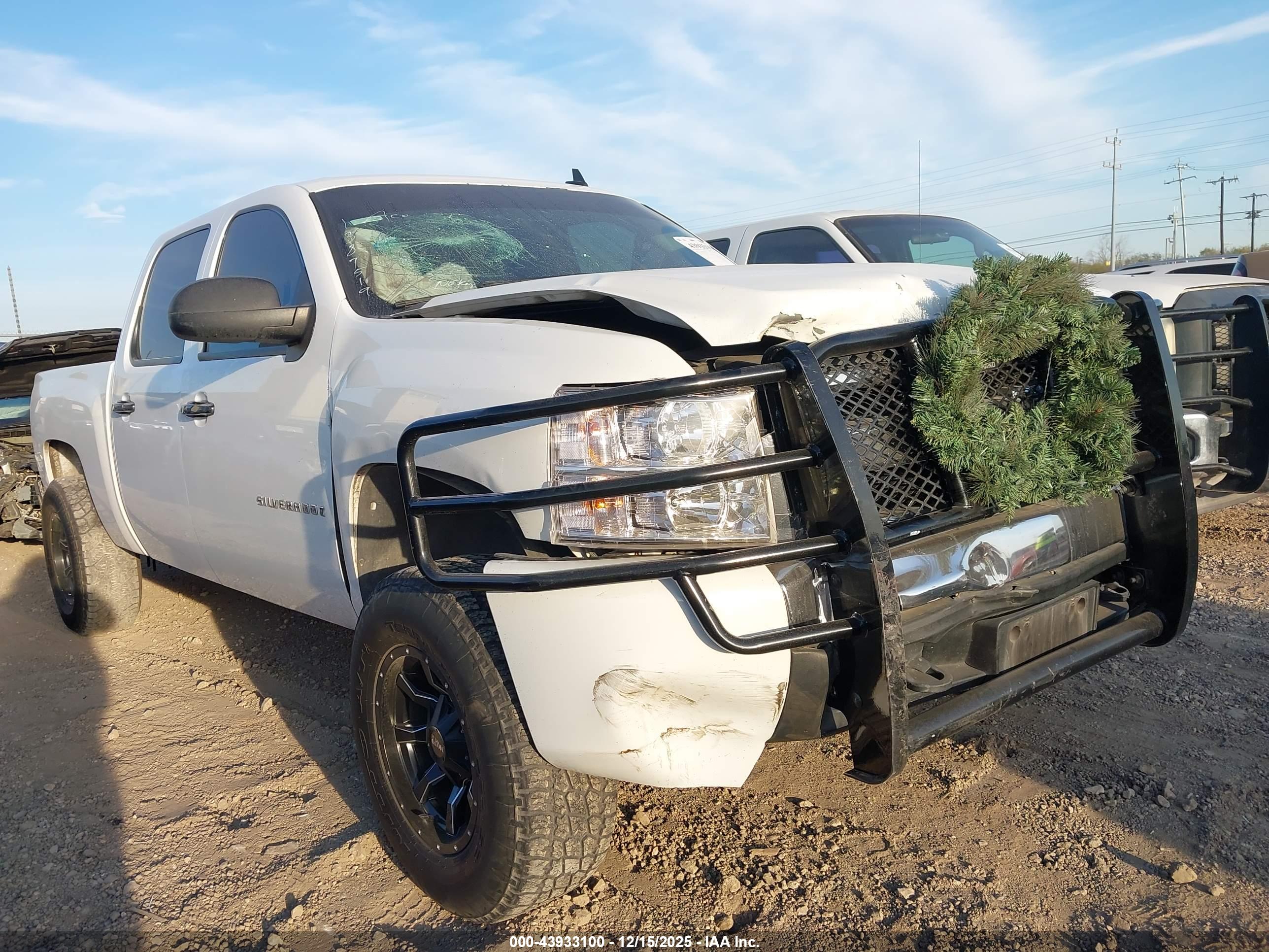 CHEVROLET SILVERADO image 6