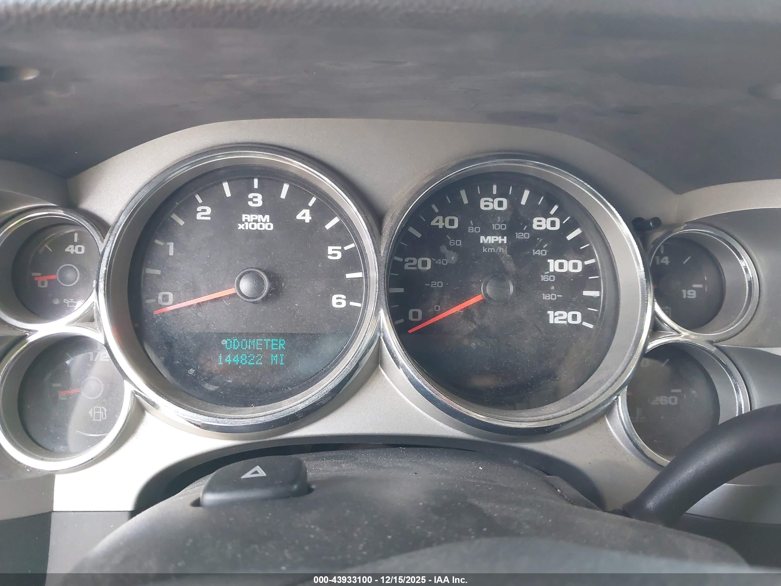 CHEVROLET SILVERADO image 7