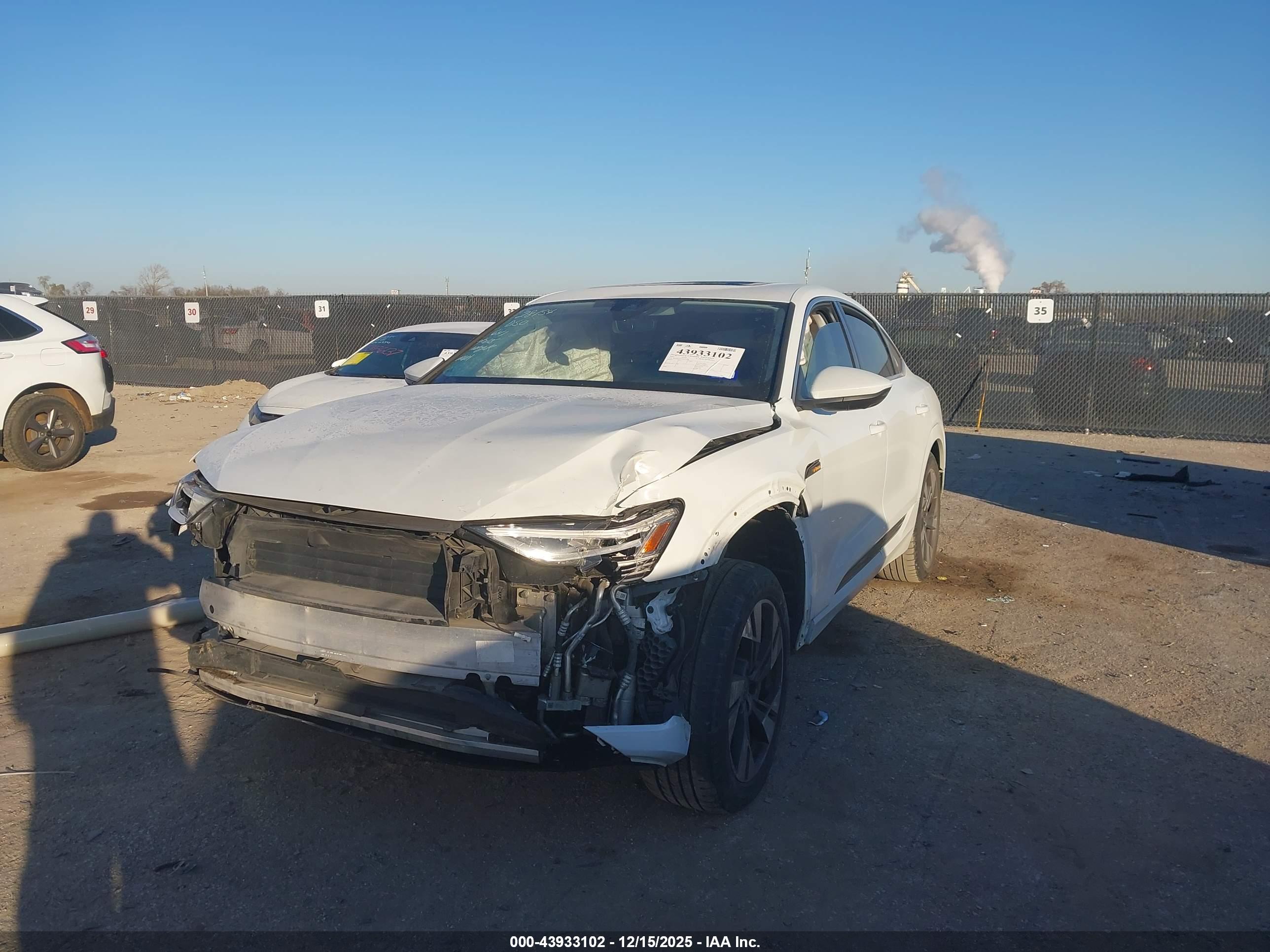 AUDI E-TRON image 2