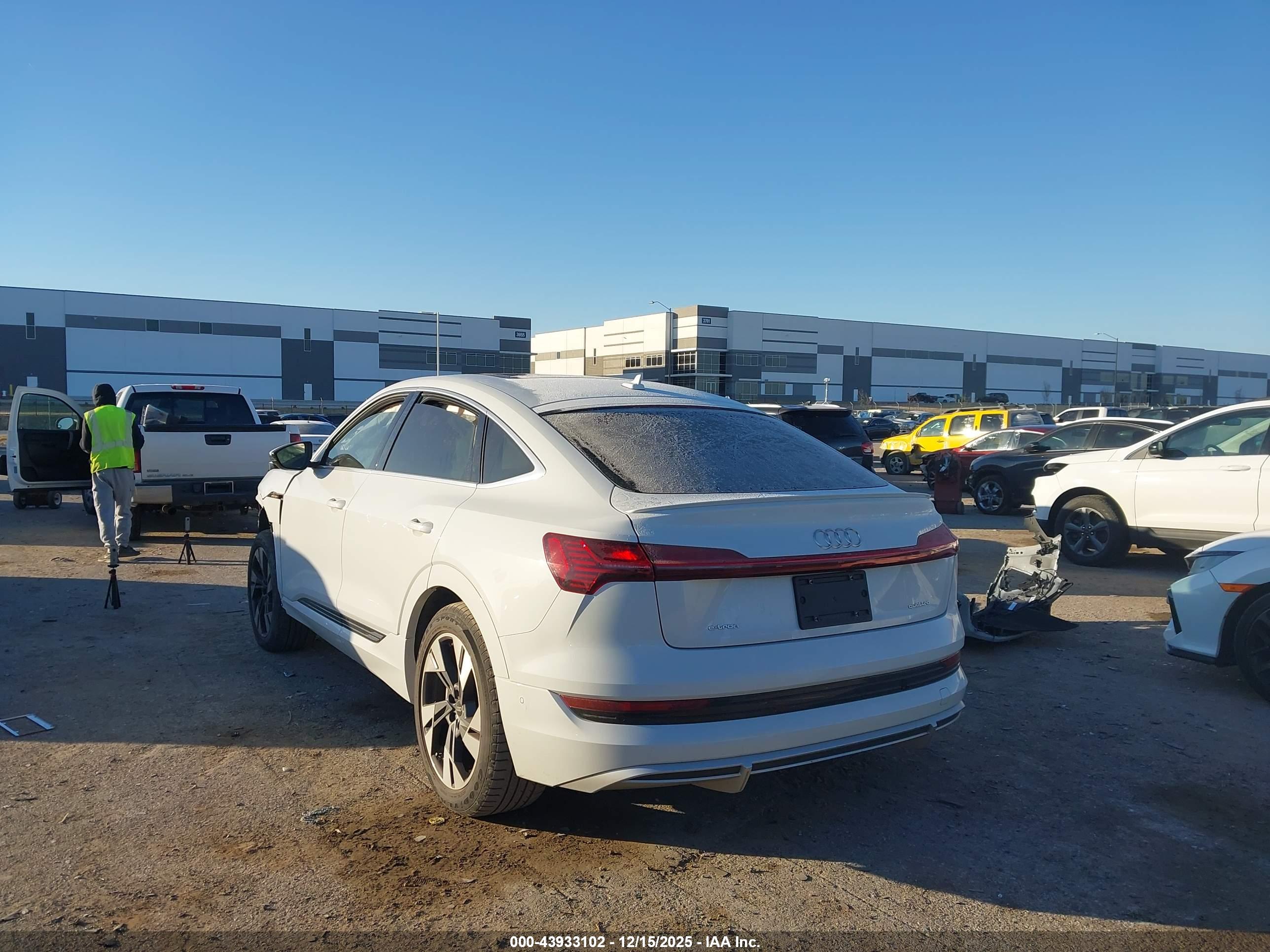 AUDI E-TRON image 3
