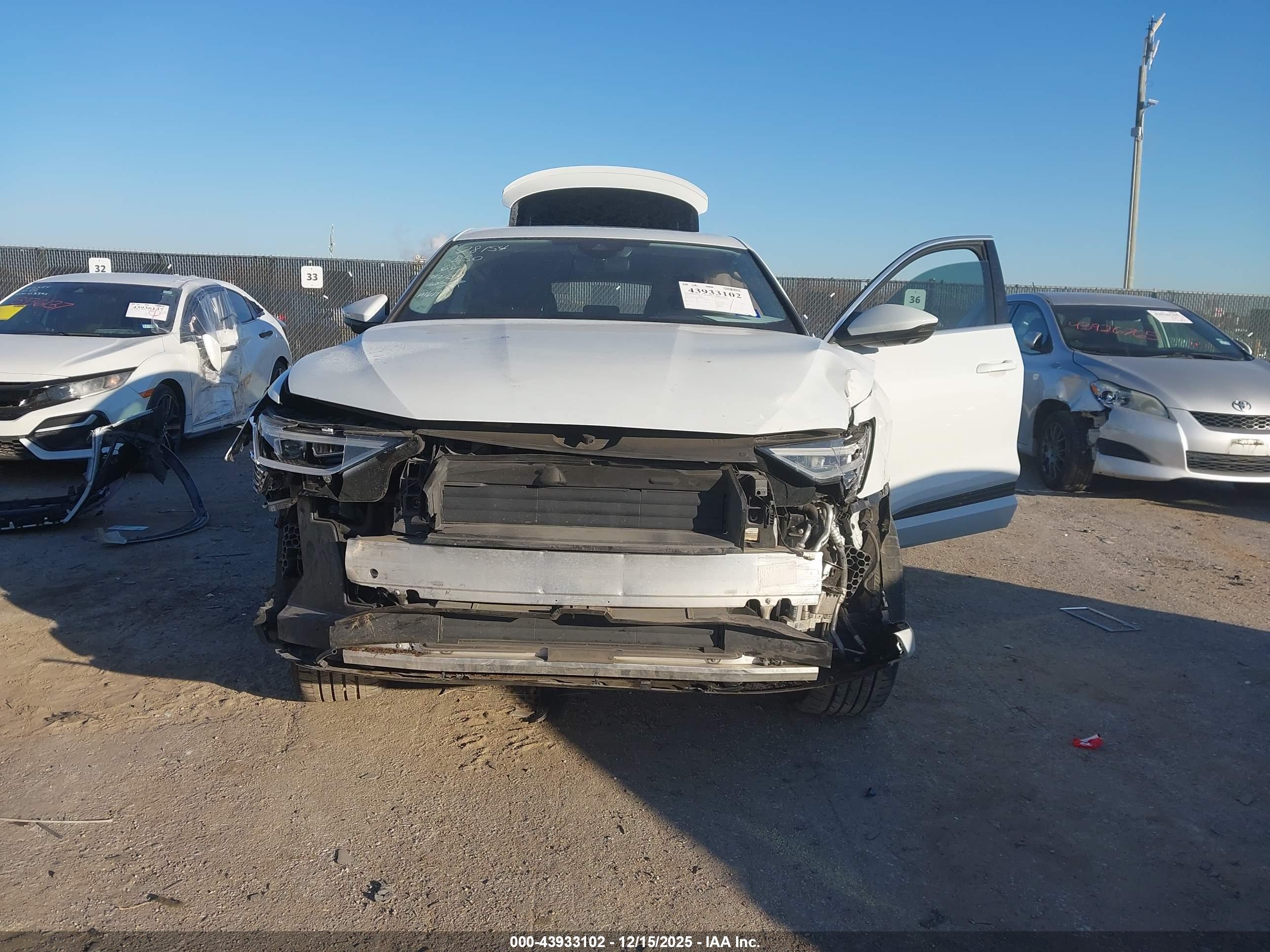 AUDI E-TRON image 6