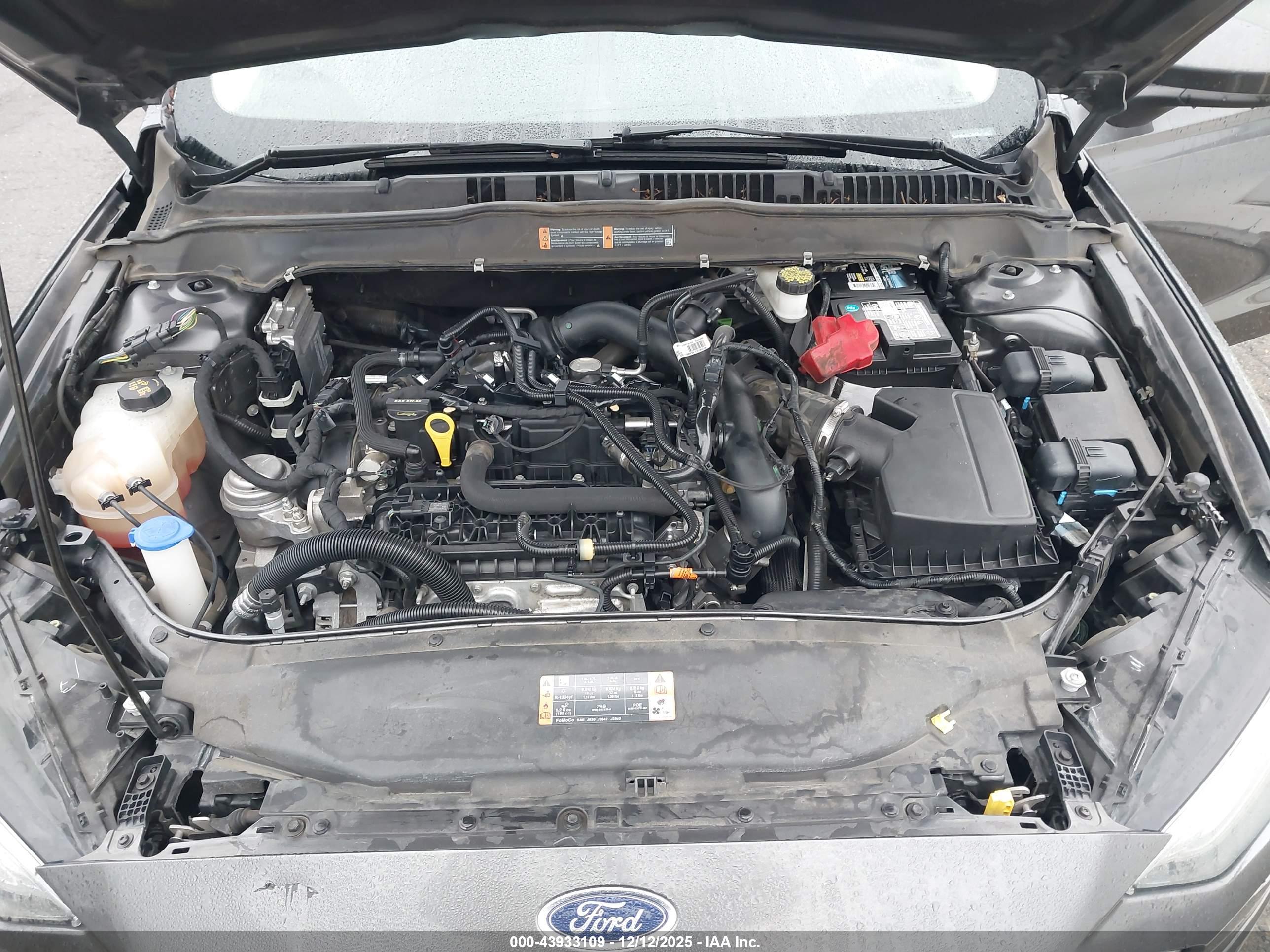 FORD FUSION image 10