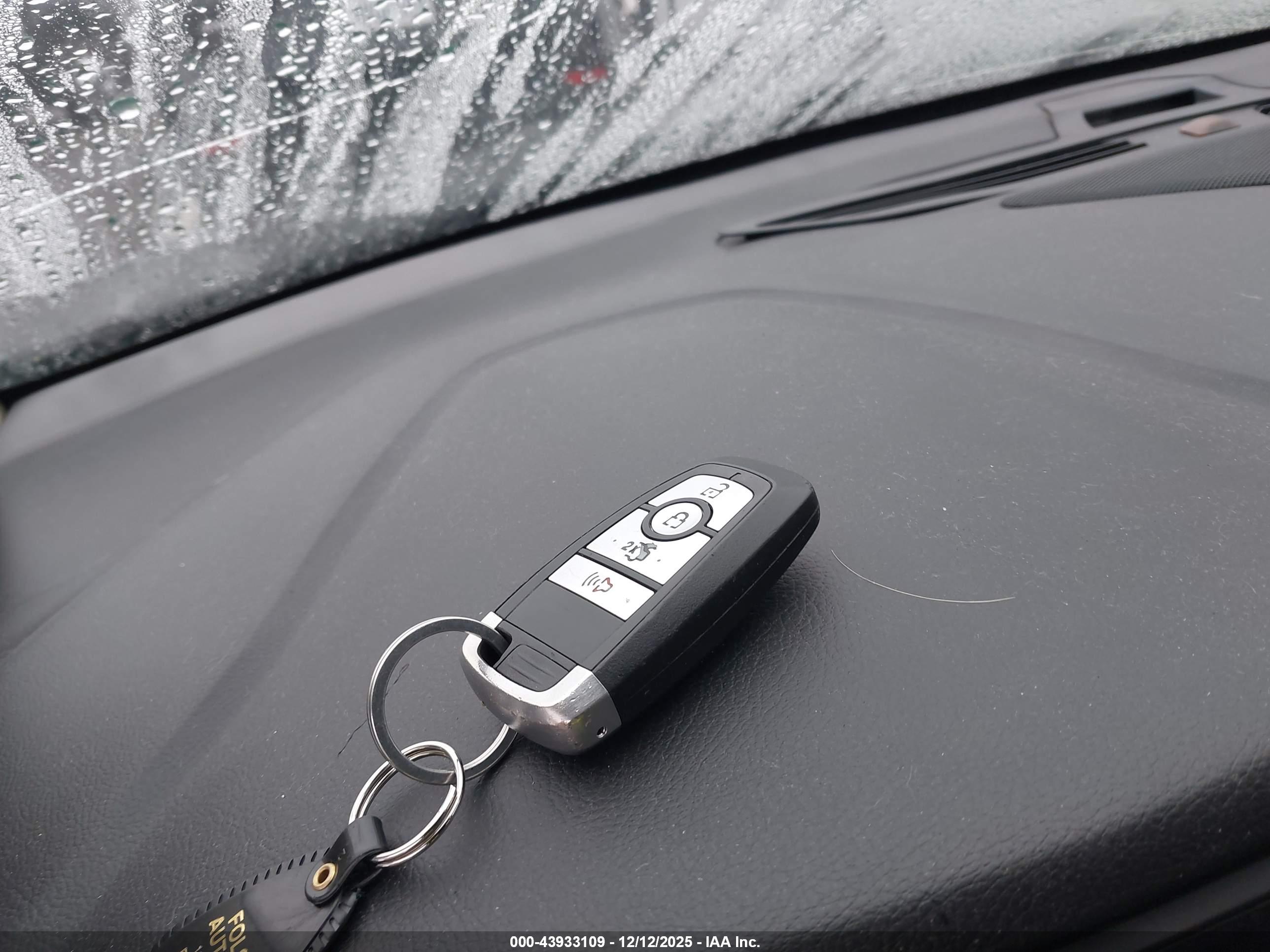FORD FUSION image 11