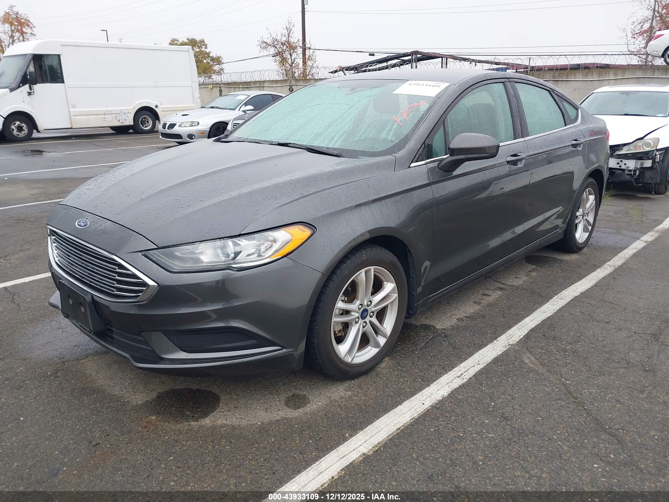 FORD FUSION image 2