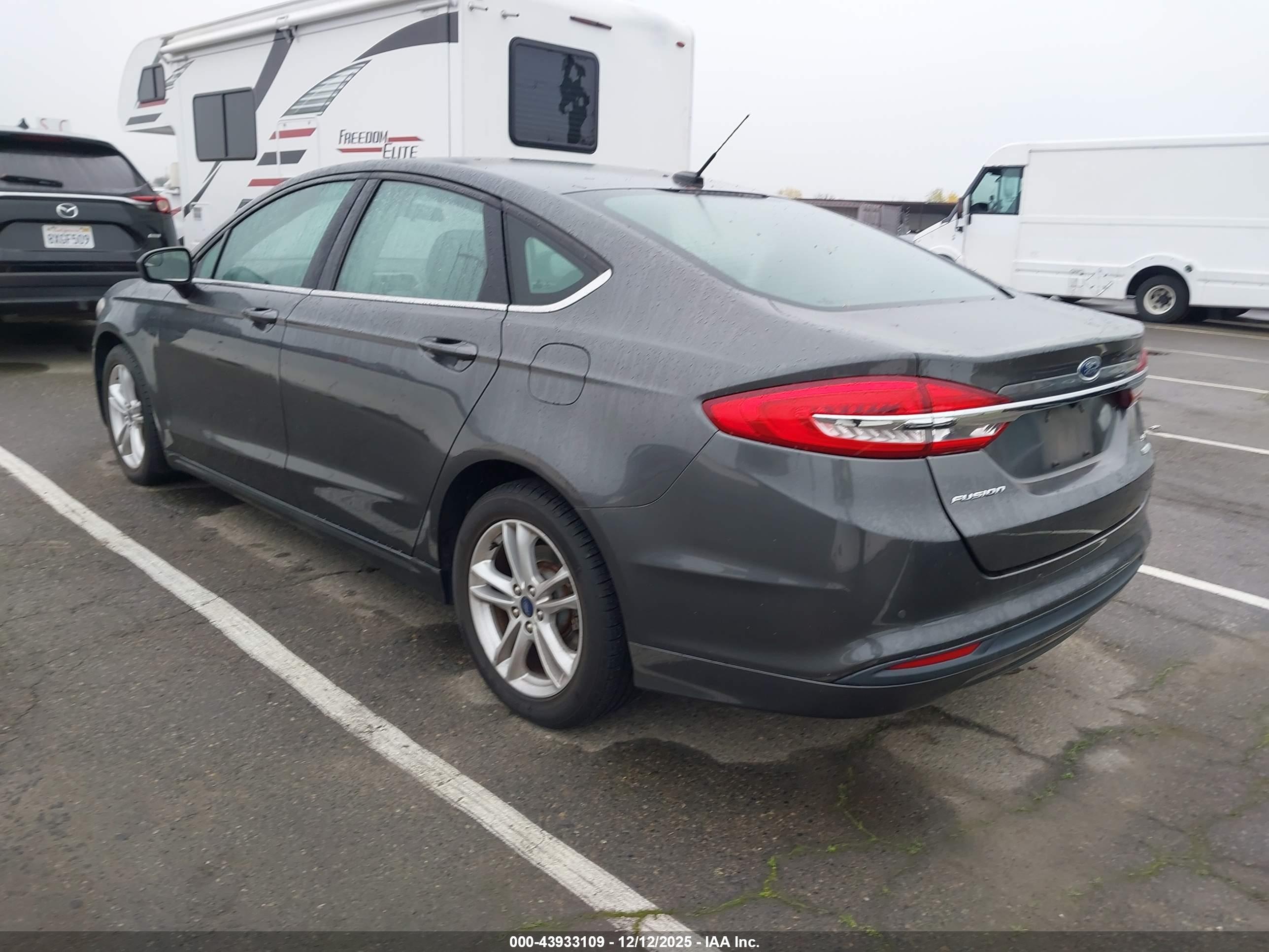 FORD FUSION image 3
