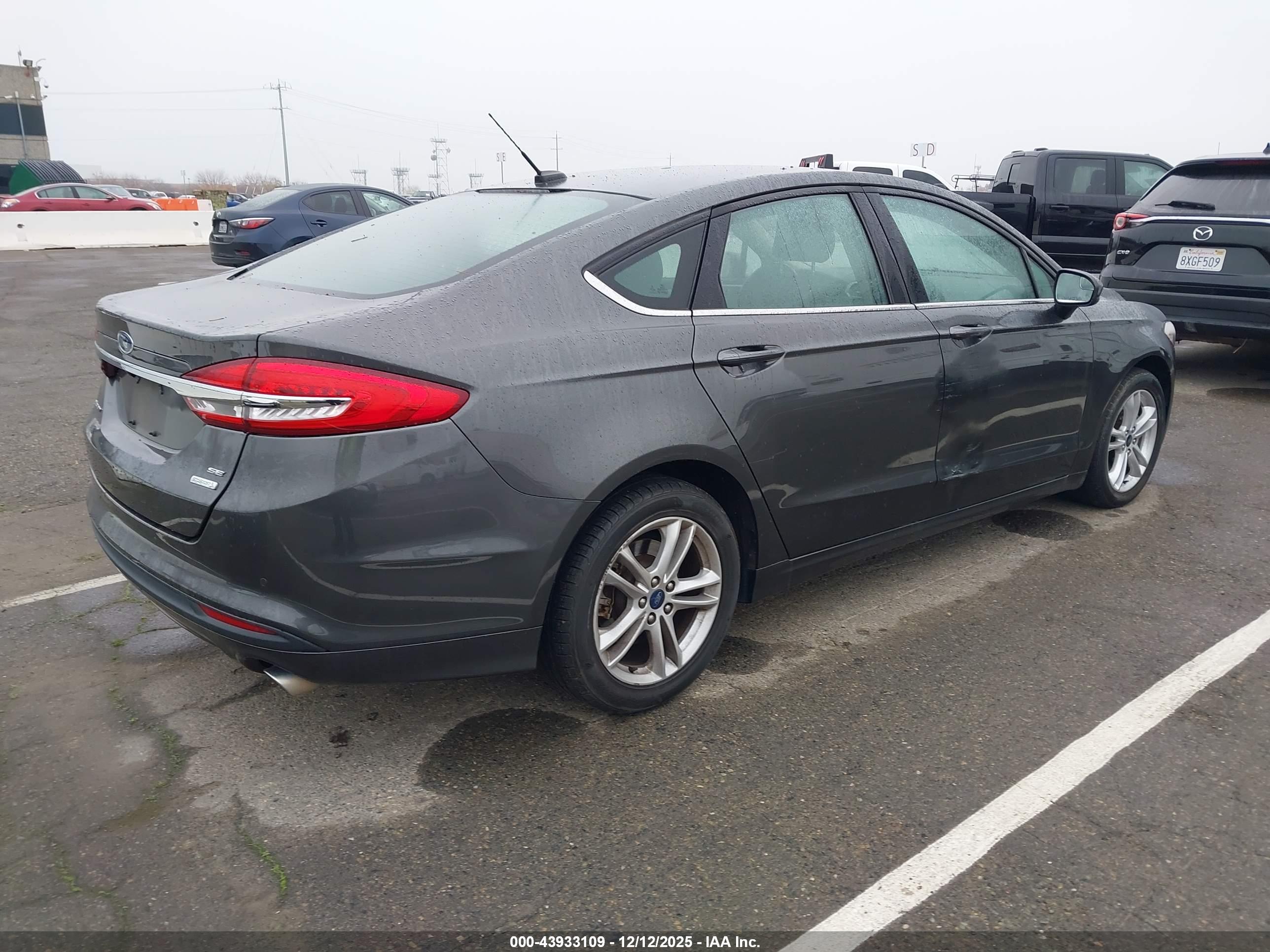 FORD FUSION image 4