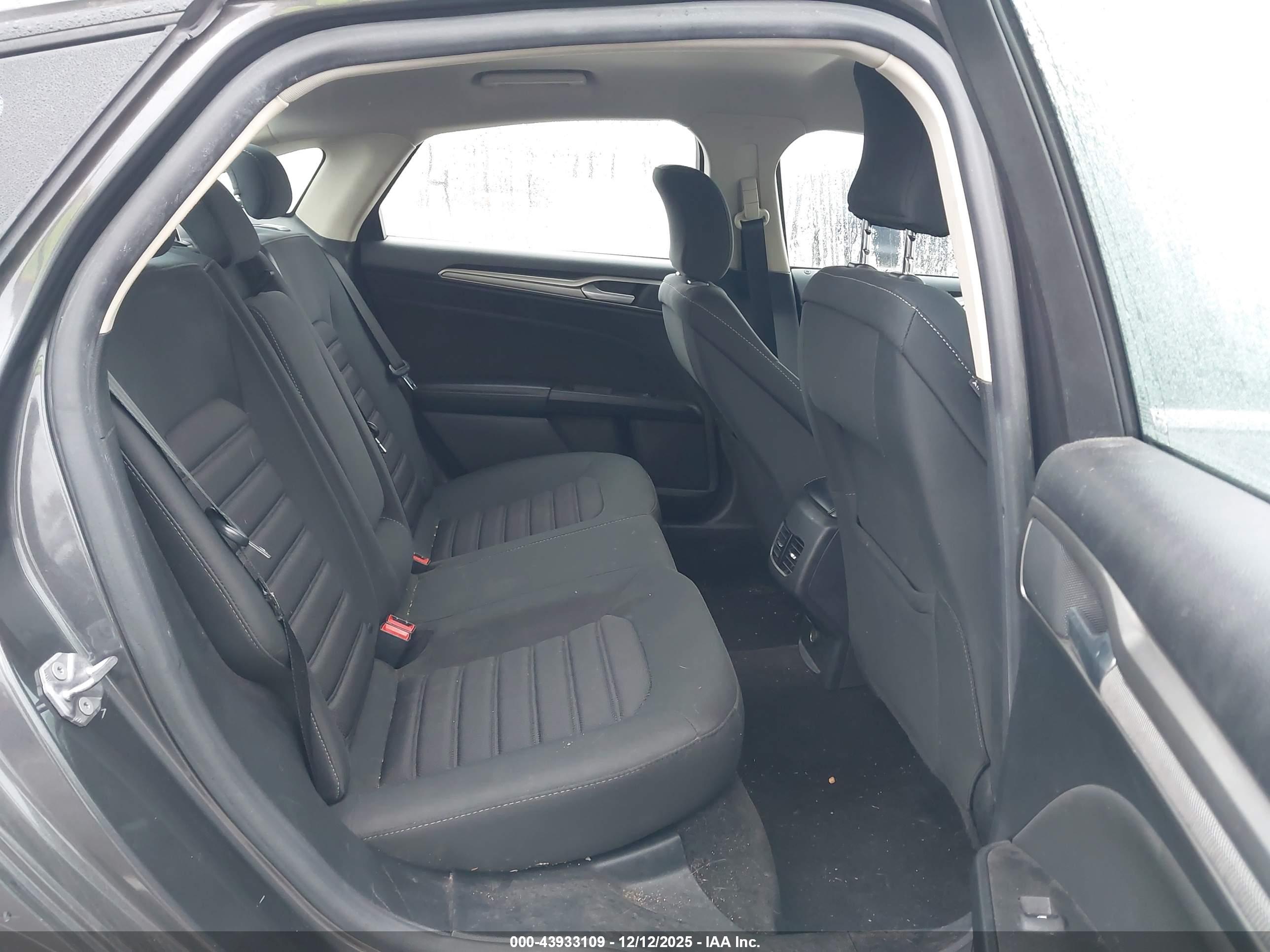 FORD FUSION image 8