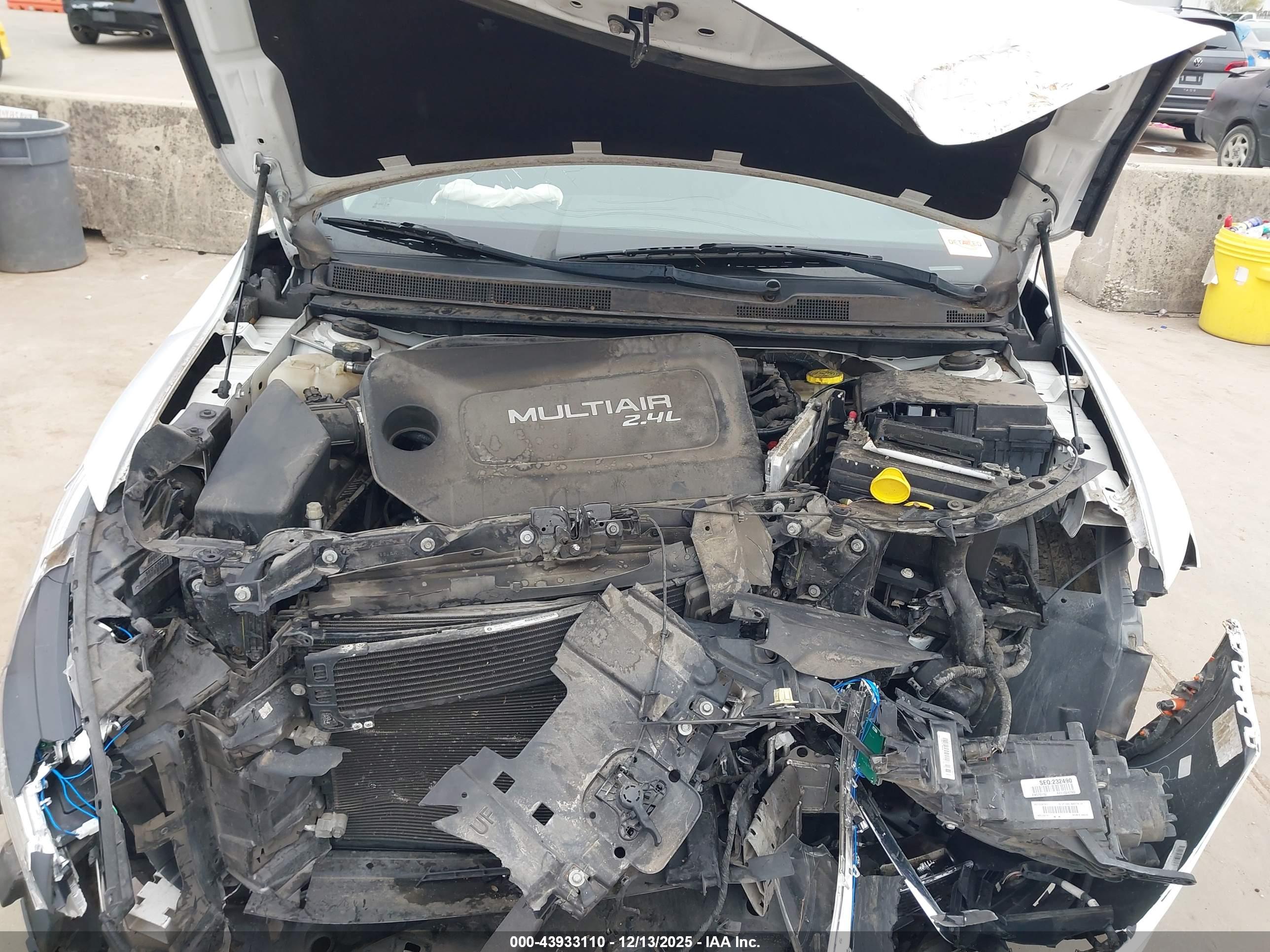 CHRYSLER 200 image 10