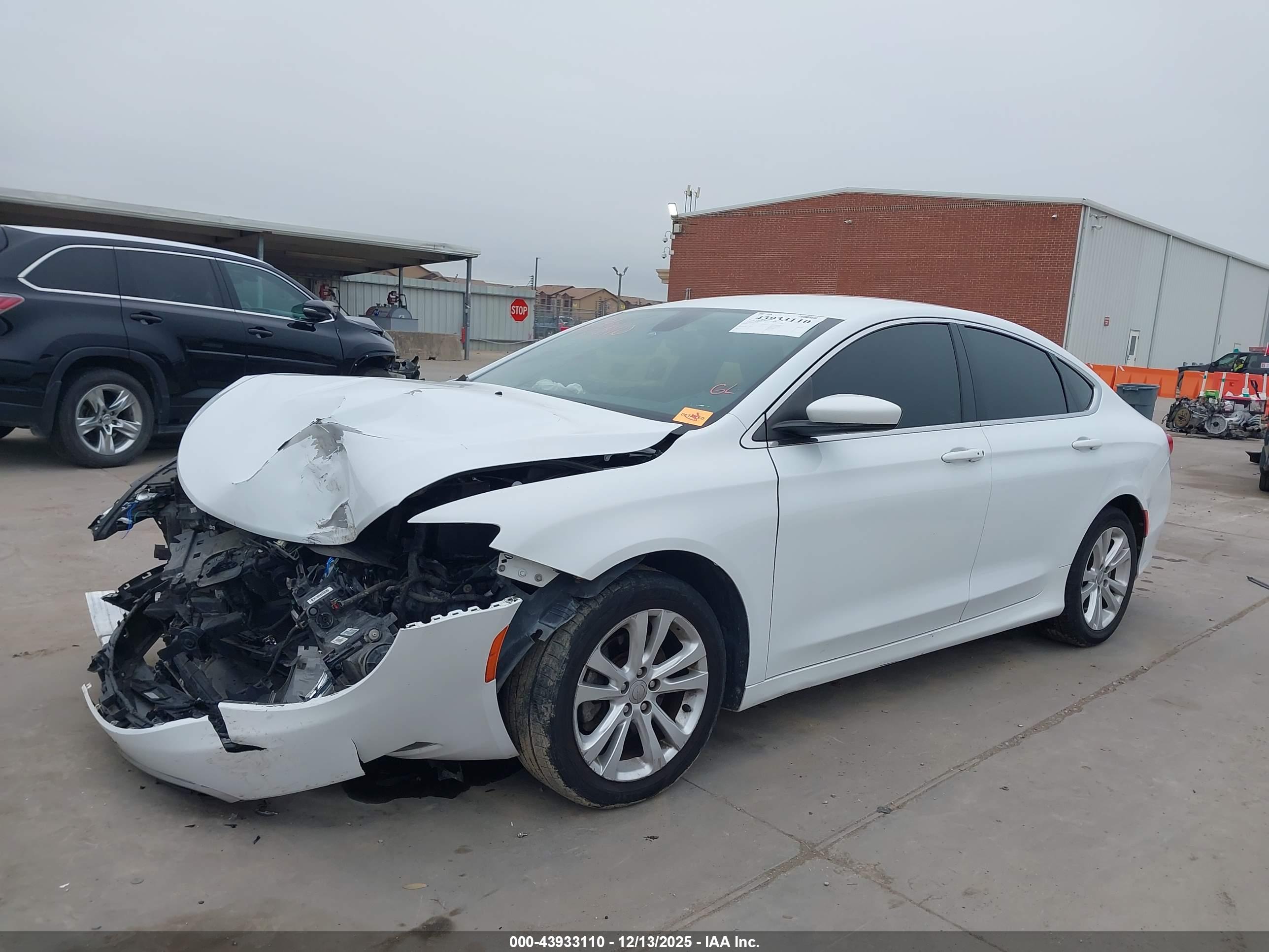 CHRYSLER 200 image 2