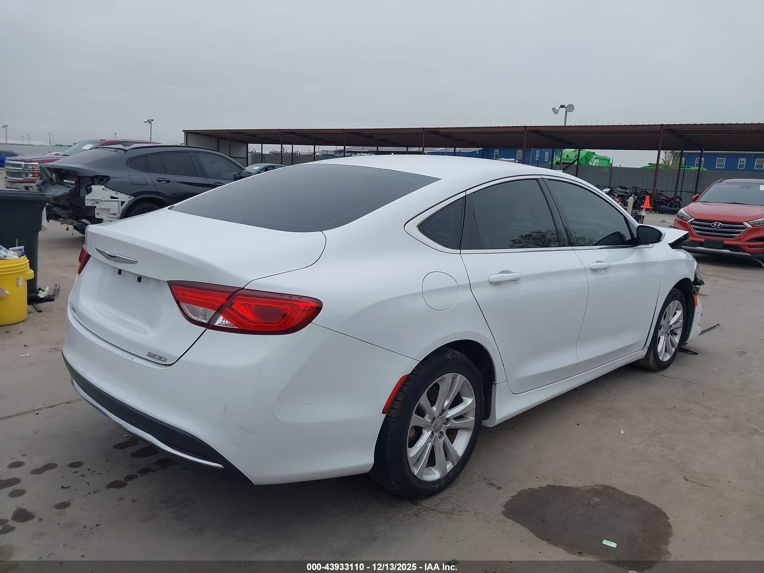 CHRYSLER 200 image 4