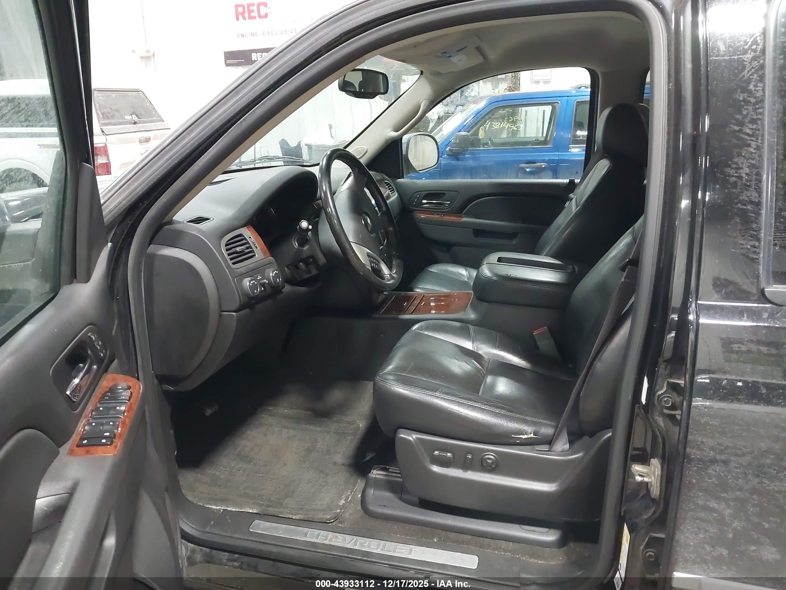 CHEVROLET TAHOE image 5