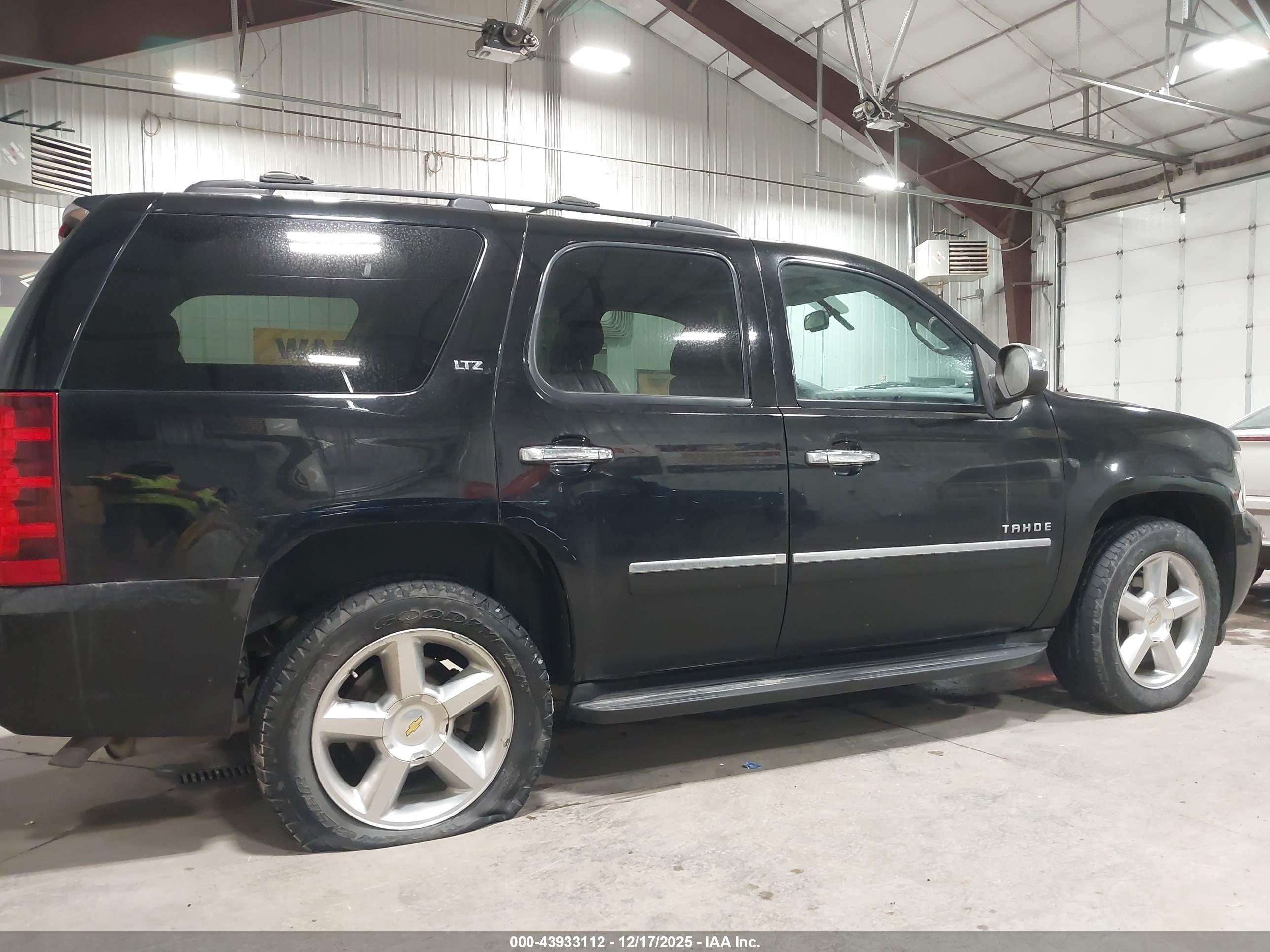 CHEVROLET TAHOE image 6