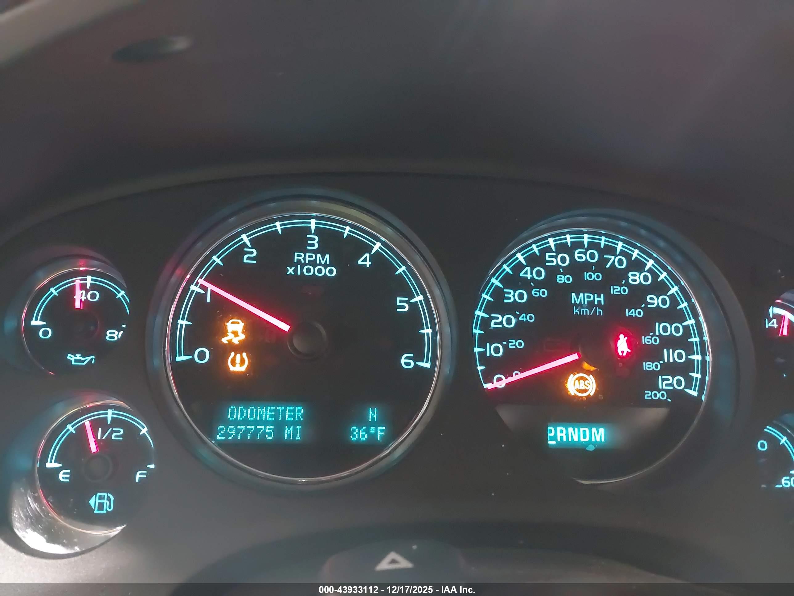 CHEVROLET TAHOE image 7
