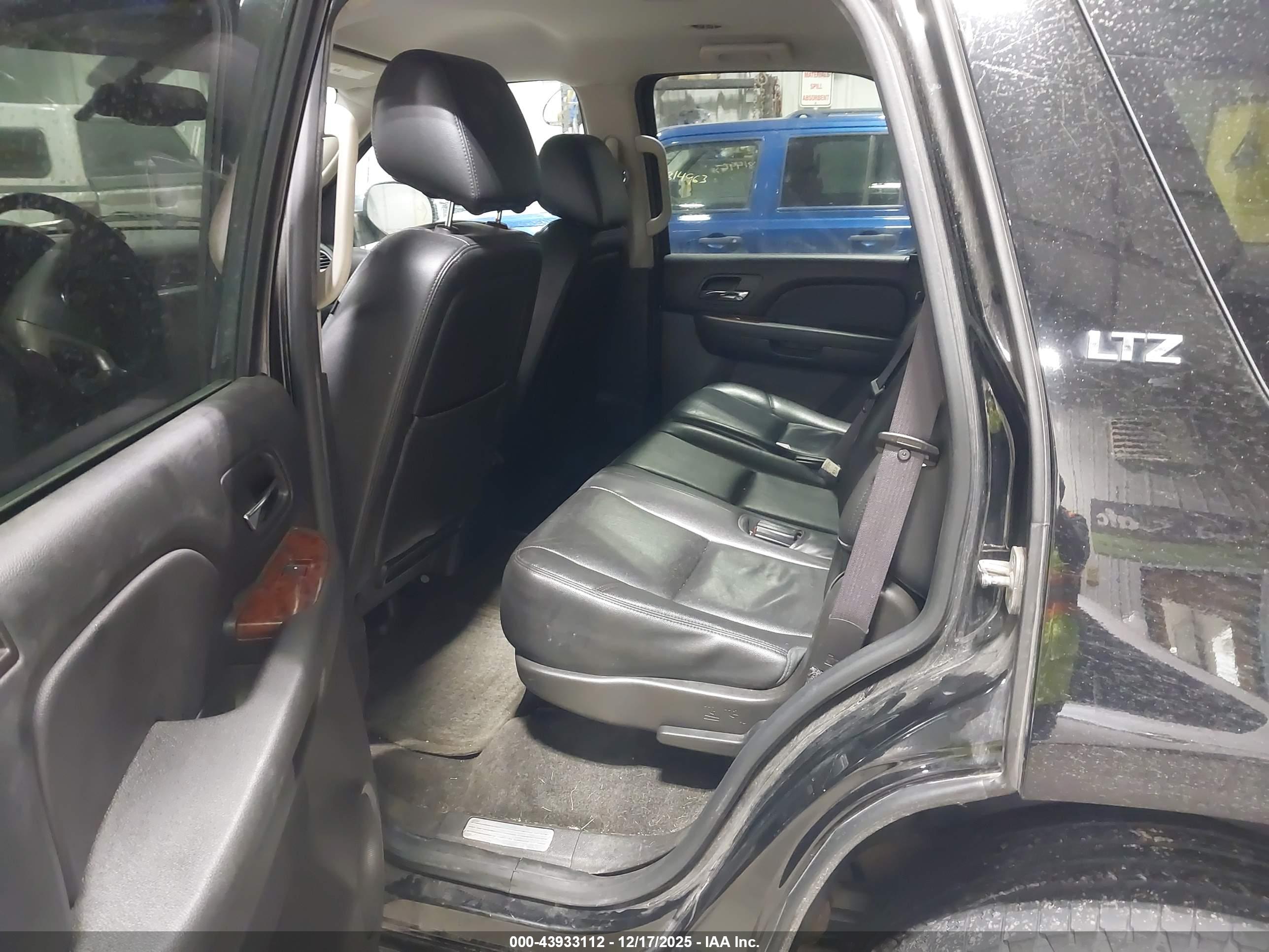 CHEVROLET TAHOE image 8