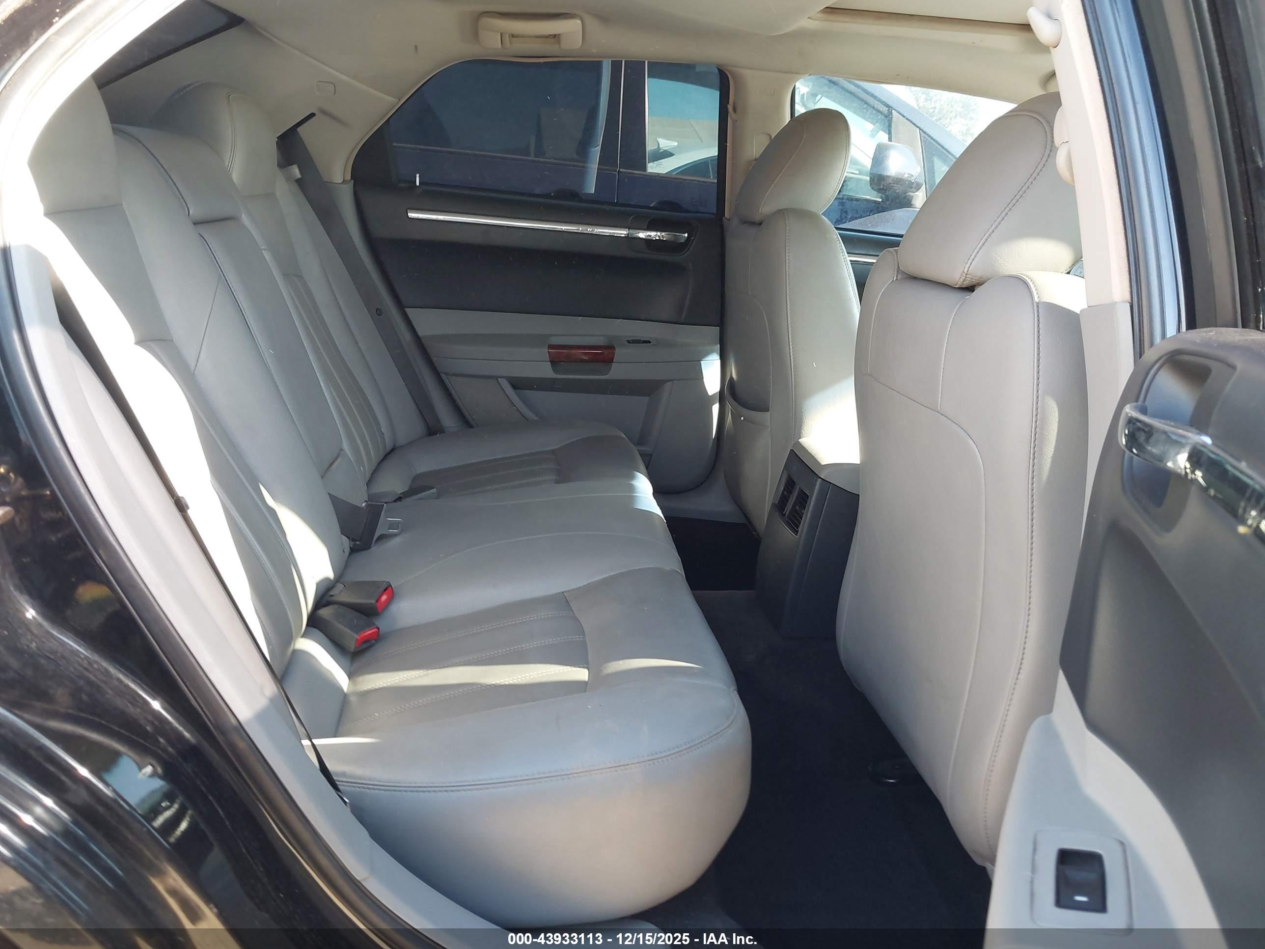 CHRYSLER 300C image 8