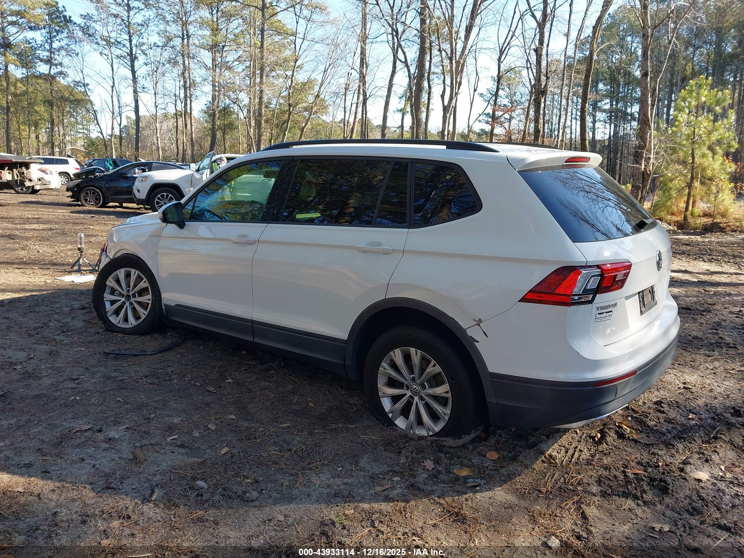 VOLKSWAGEN TIGUAN image 3