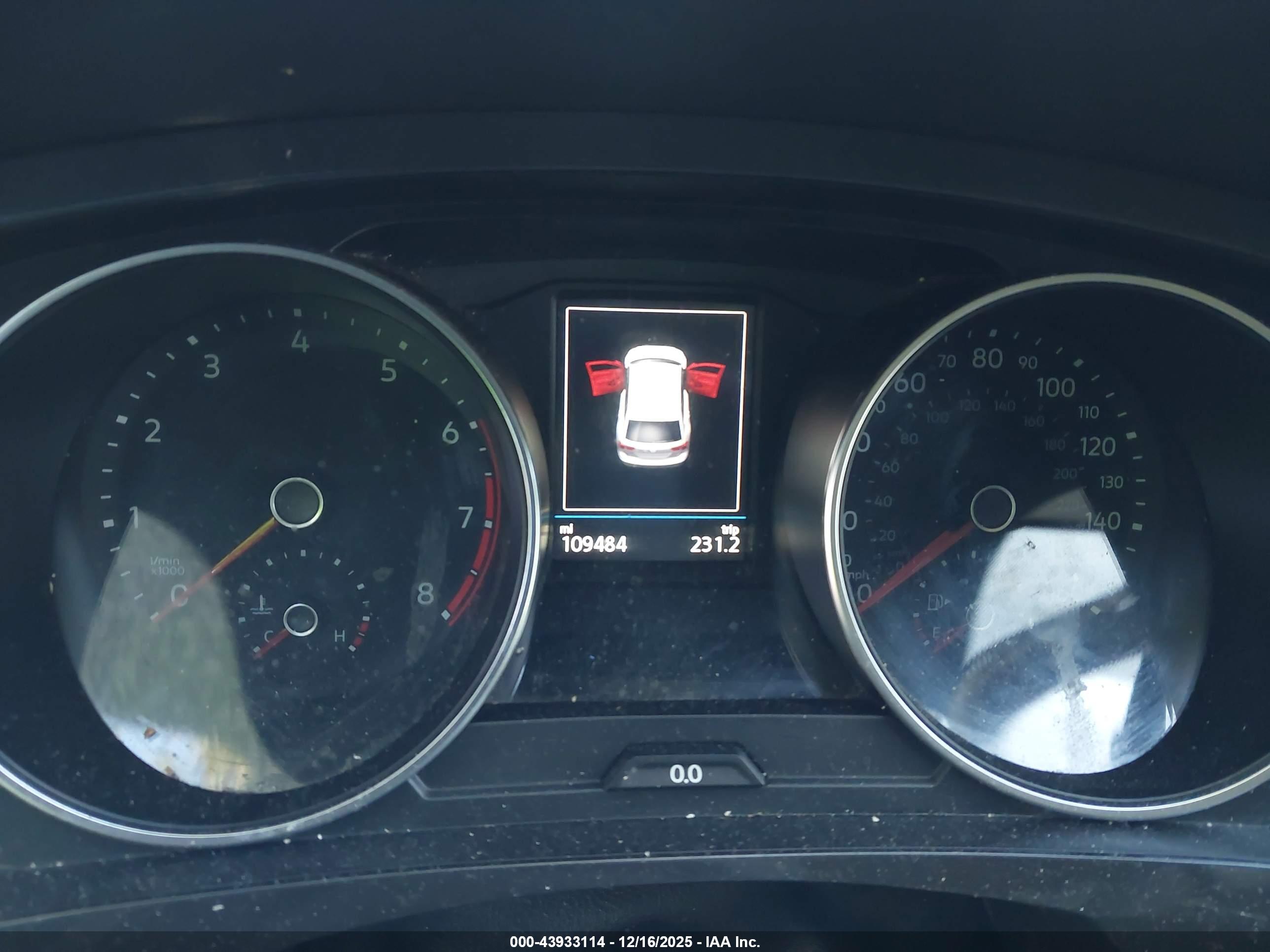 VOLKSWAGEN TIGUAN image 7