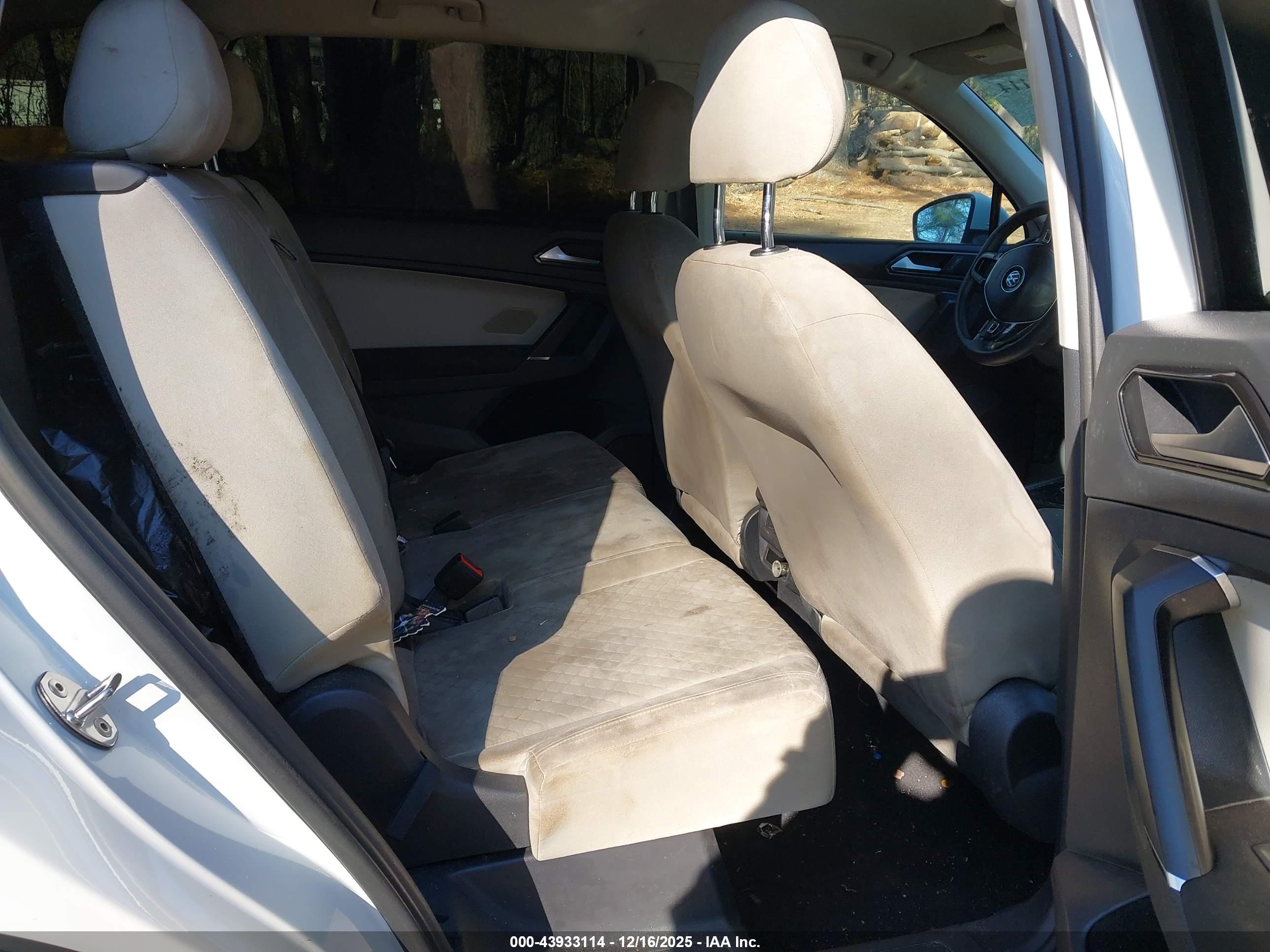 VOLKSWAGEN TIGUAN image 8