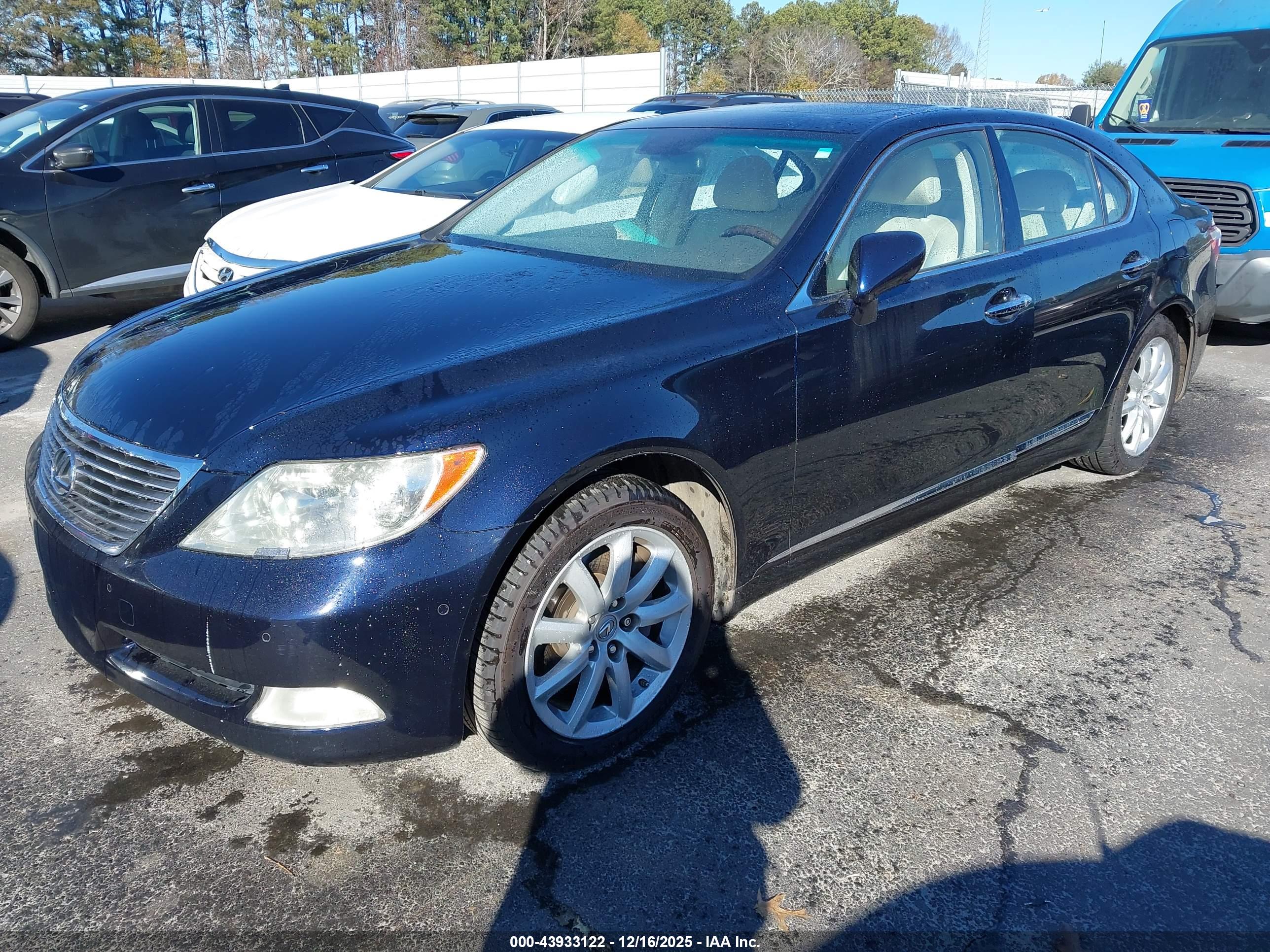 LEXUS LS image 2