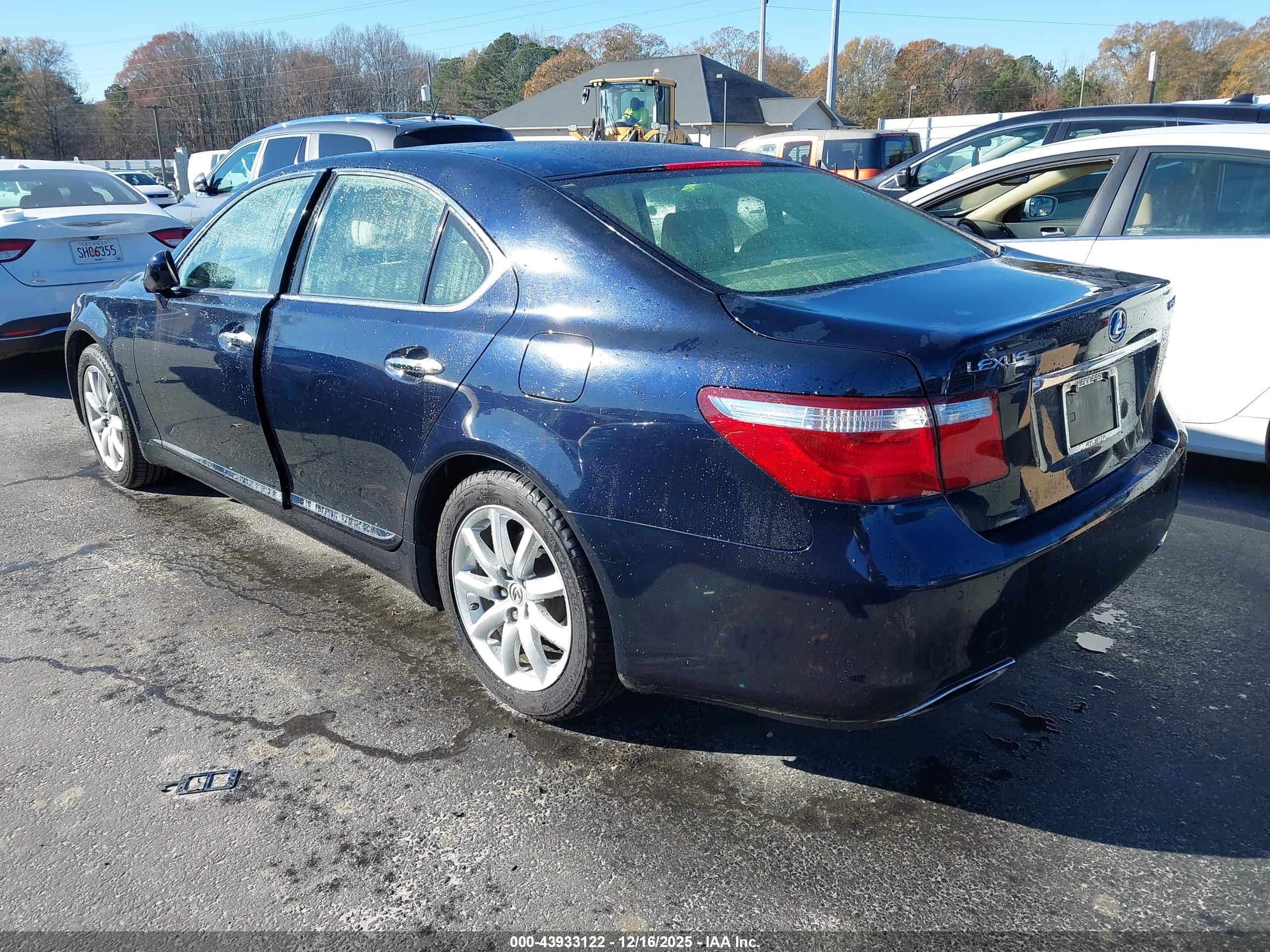 LEXUS LS image 3