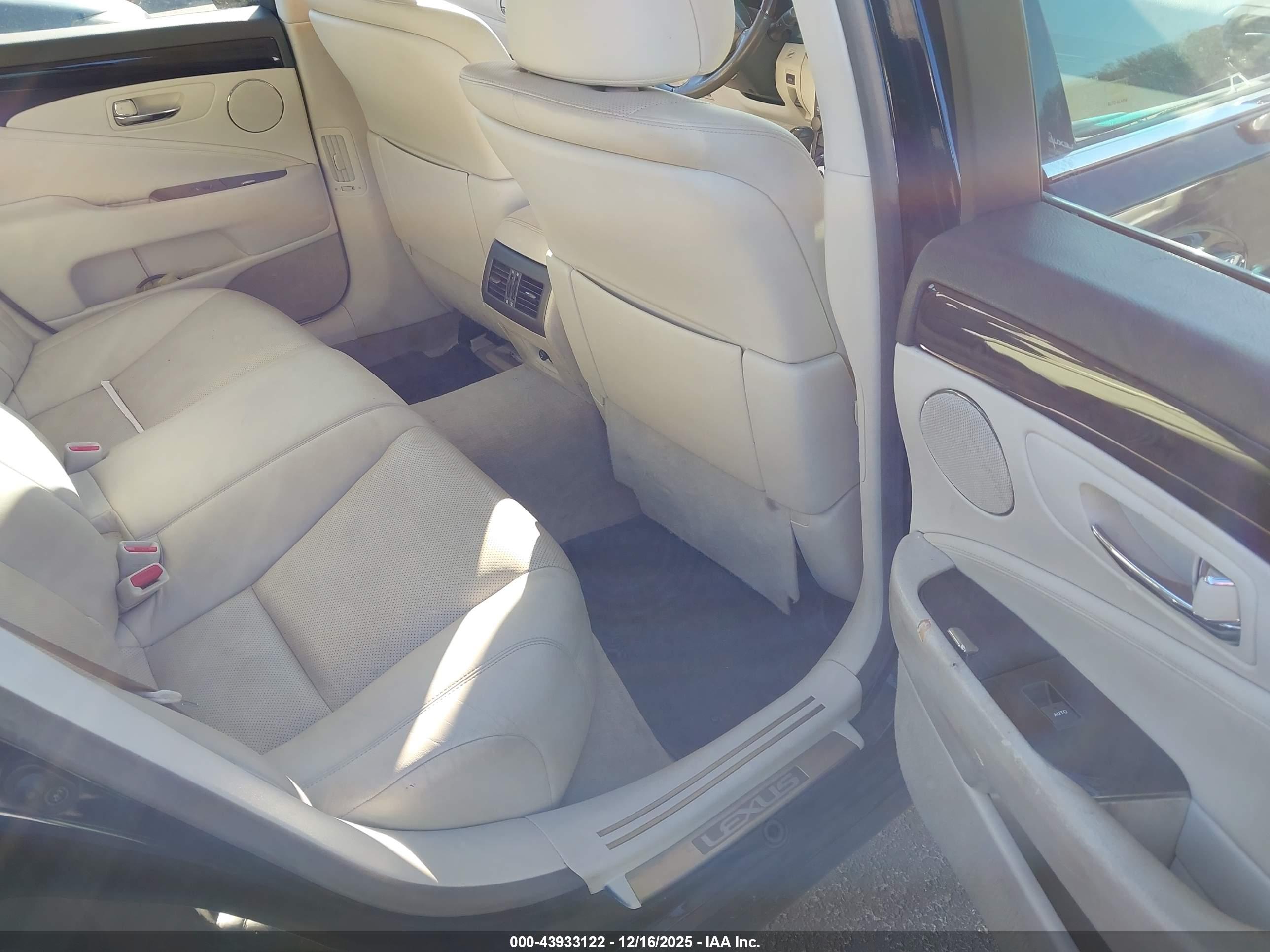 LEXUS LS image 8