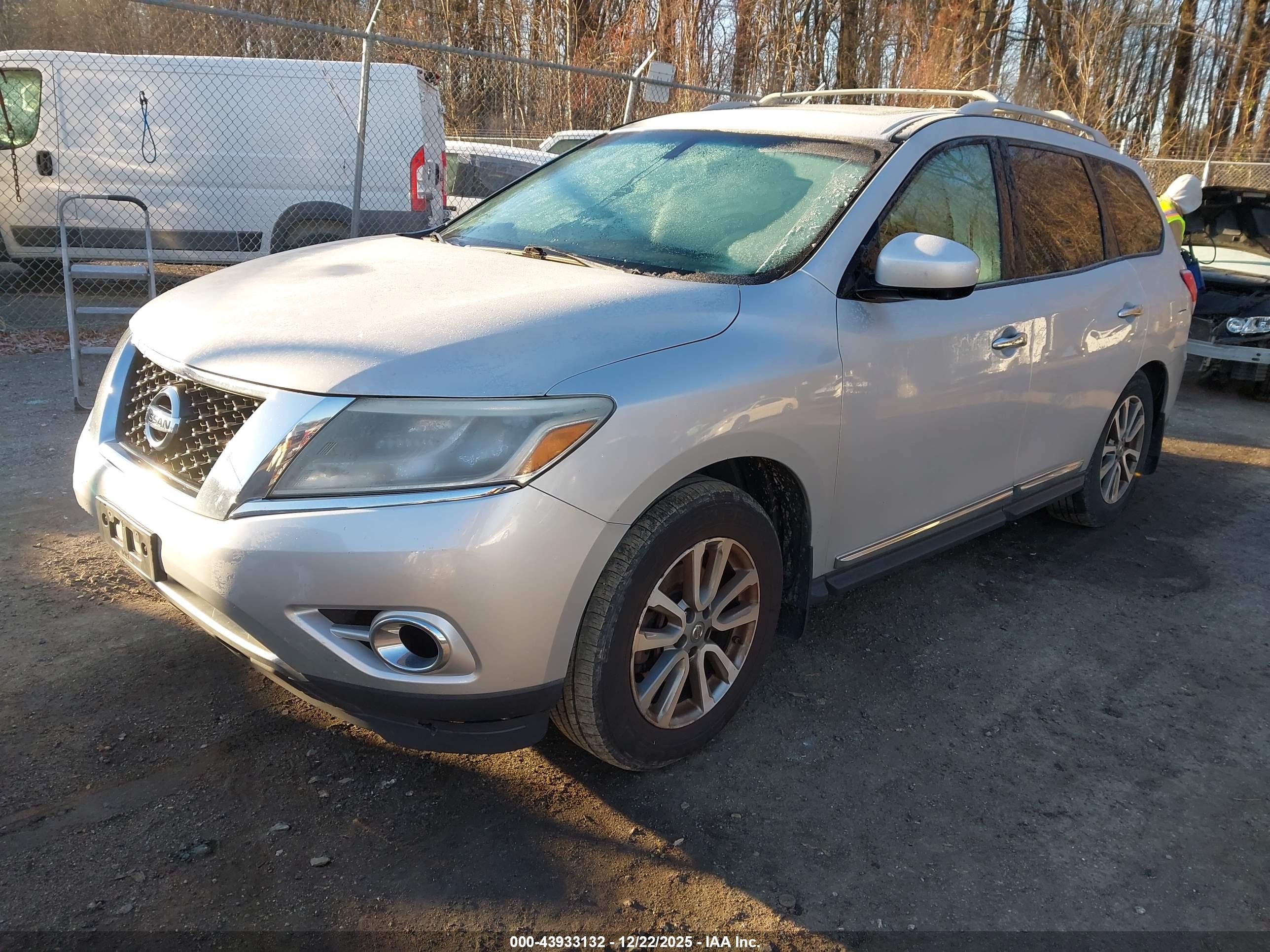 NISSAN PATHFINDER image 2