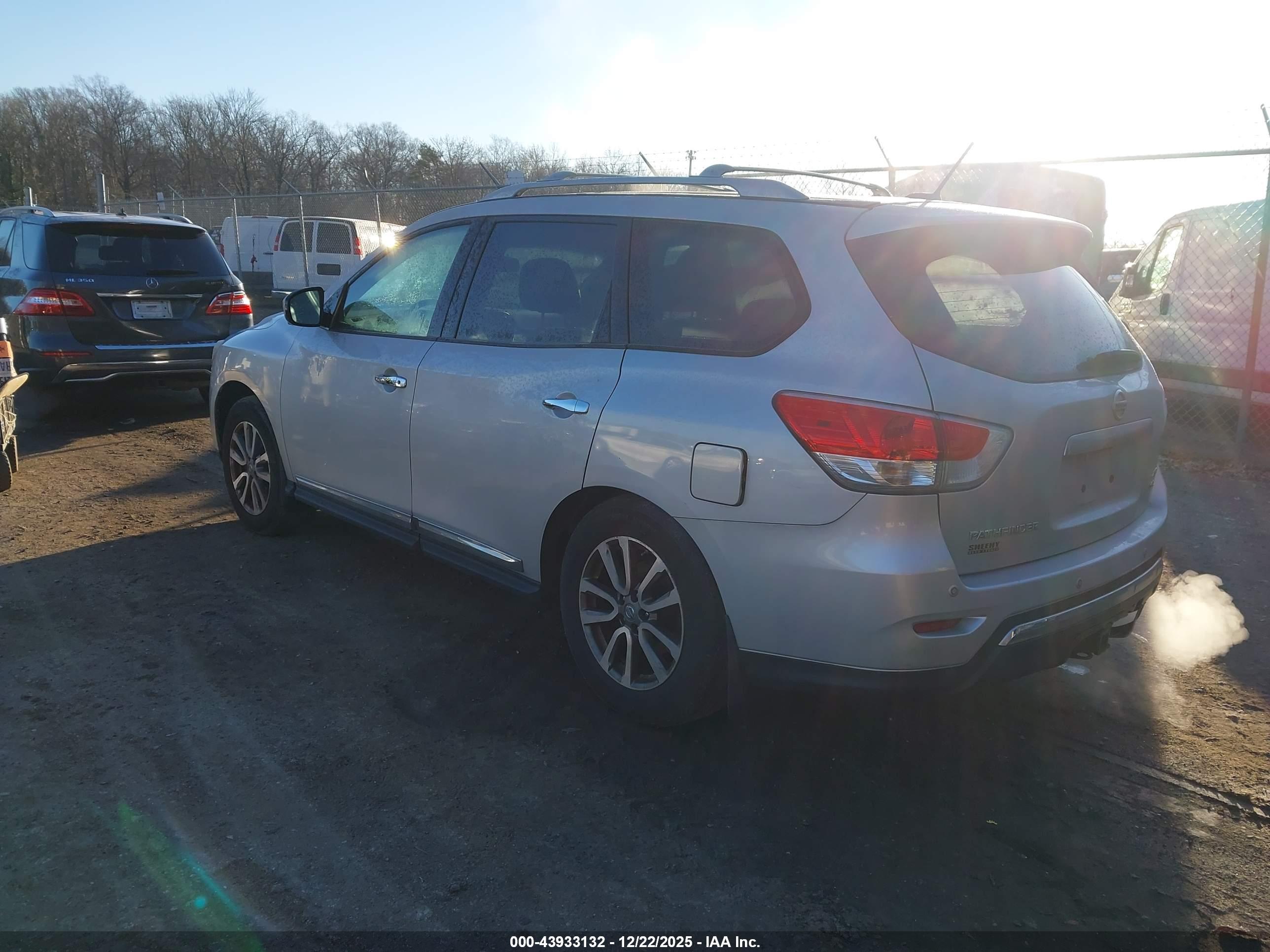 NISSAN PATHFINDER image 3