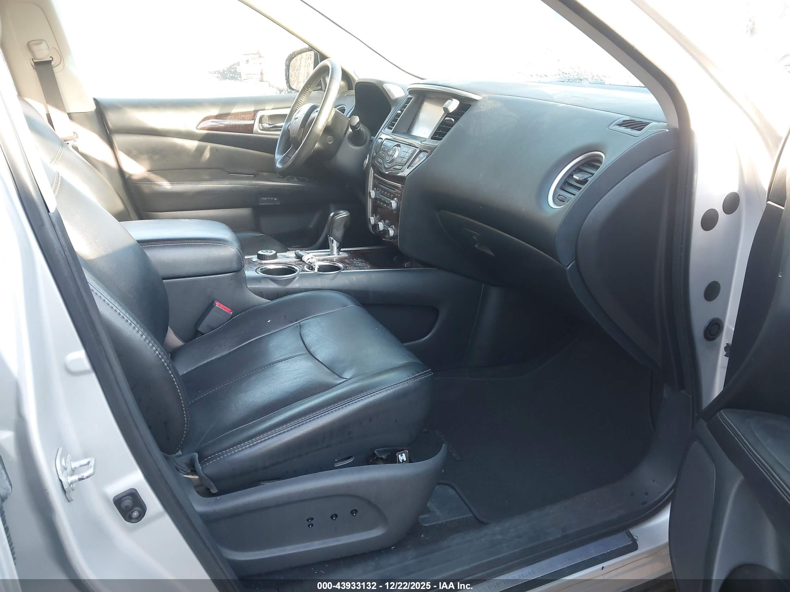 NISSAN PATHFINDER image 5