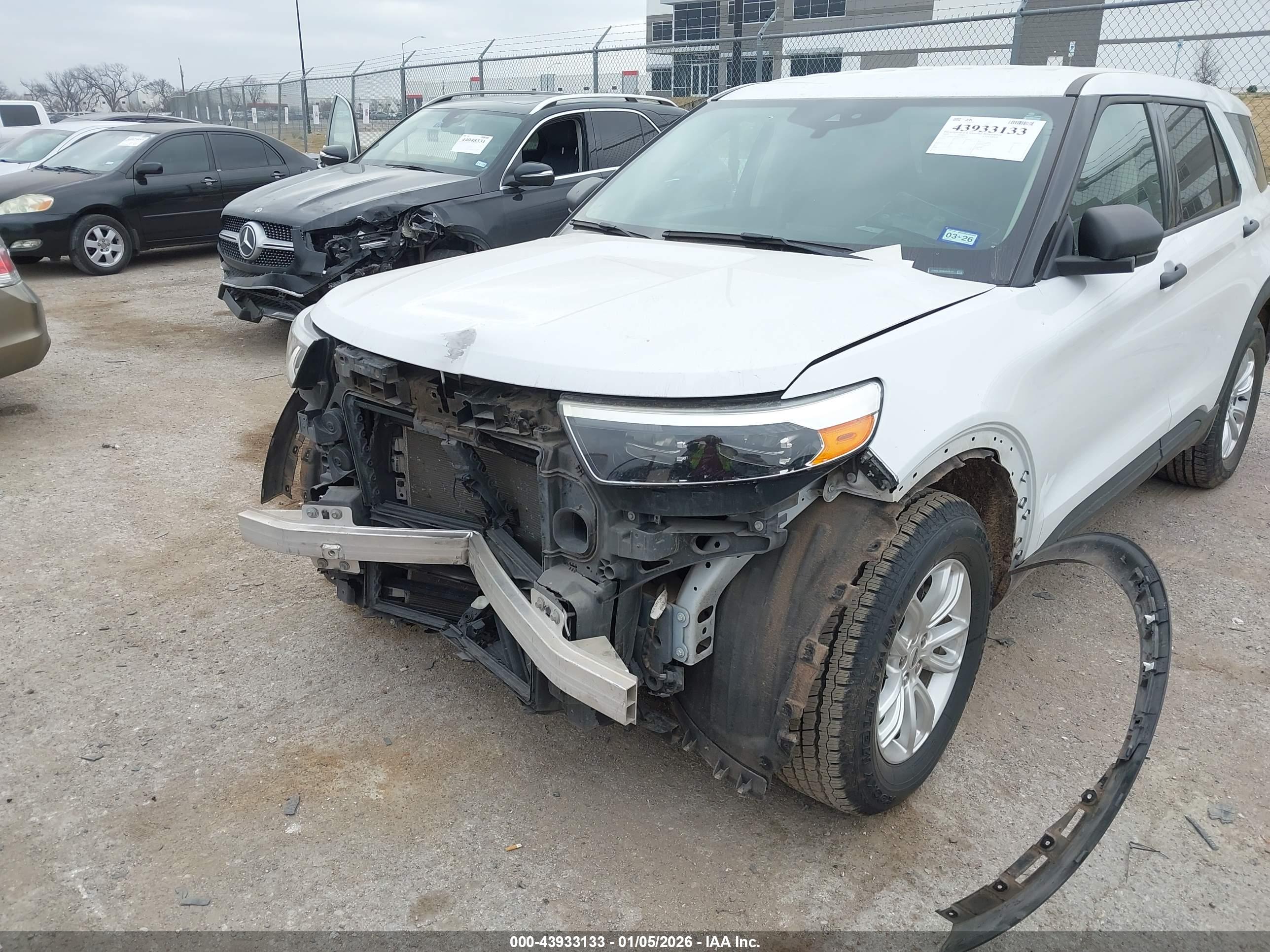 FORD EXPLORER image 6