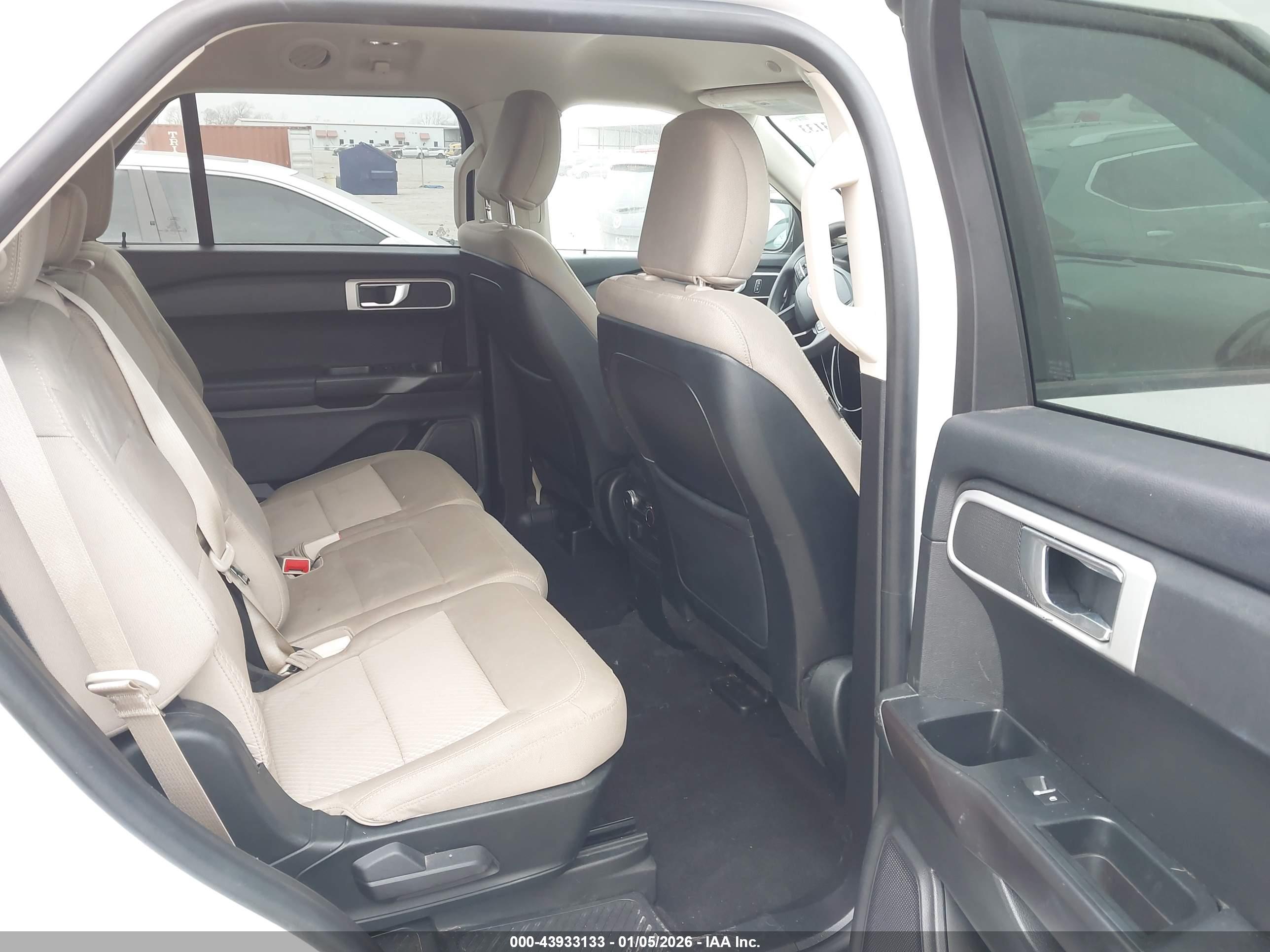 FORD EXPLORER image 8