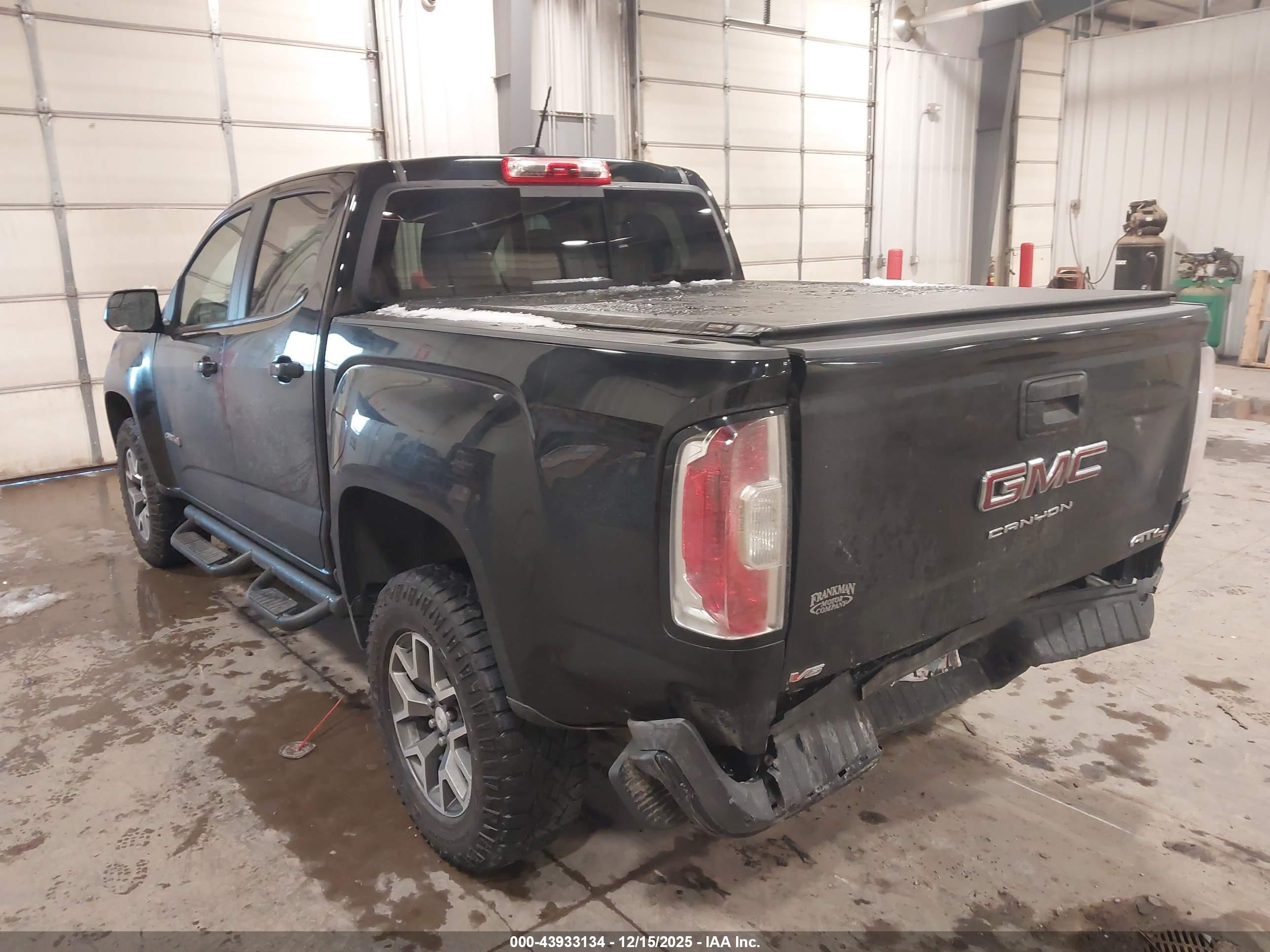 GMC CANYON image 3