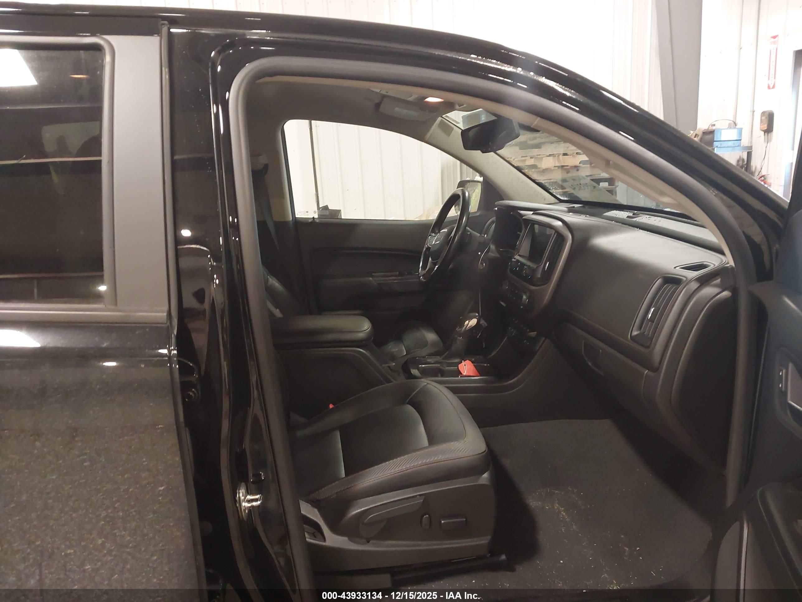GMC CANYON image 5