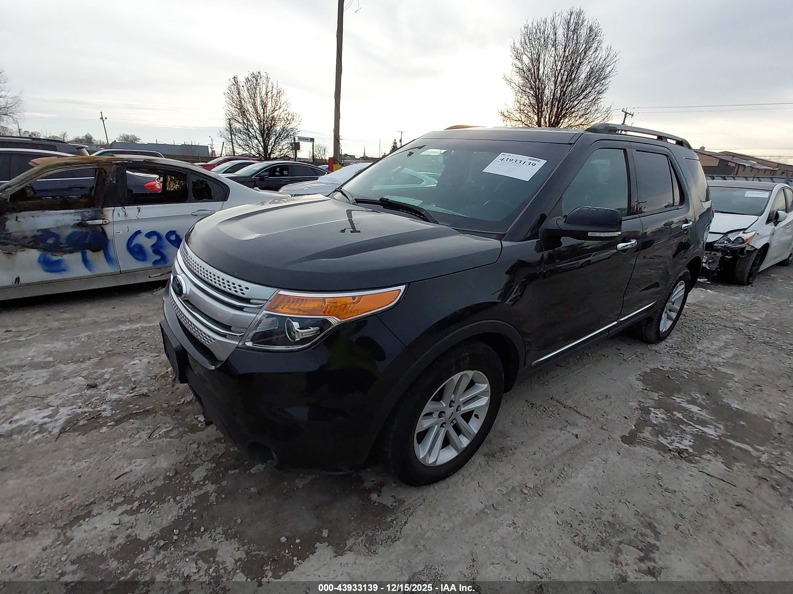 FORD EXPLORER image 2