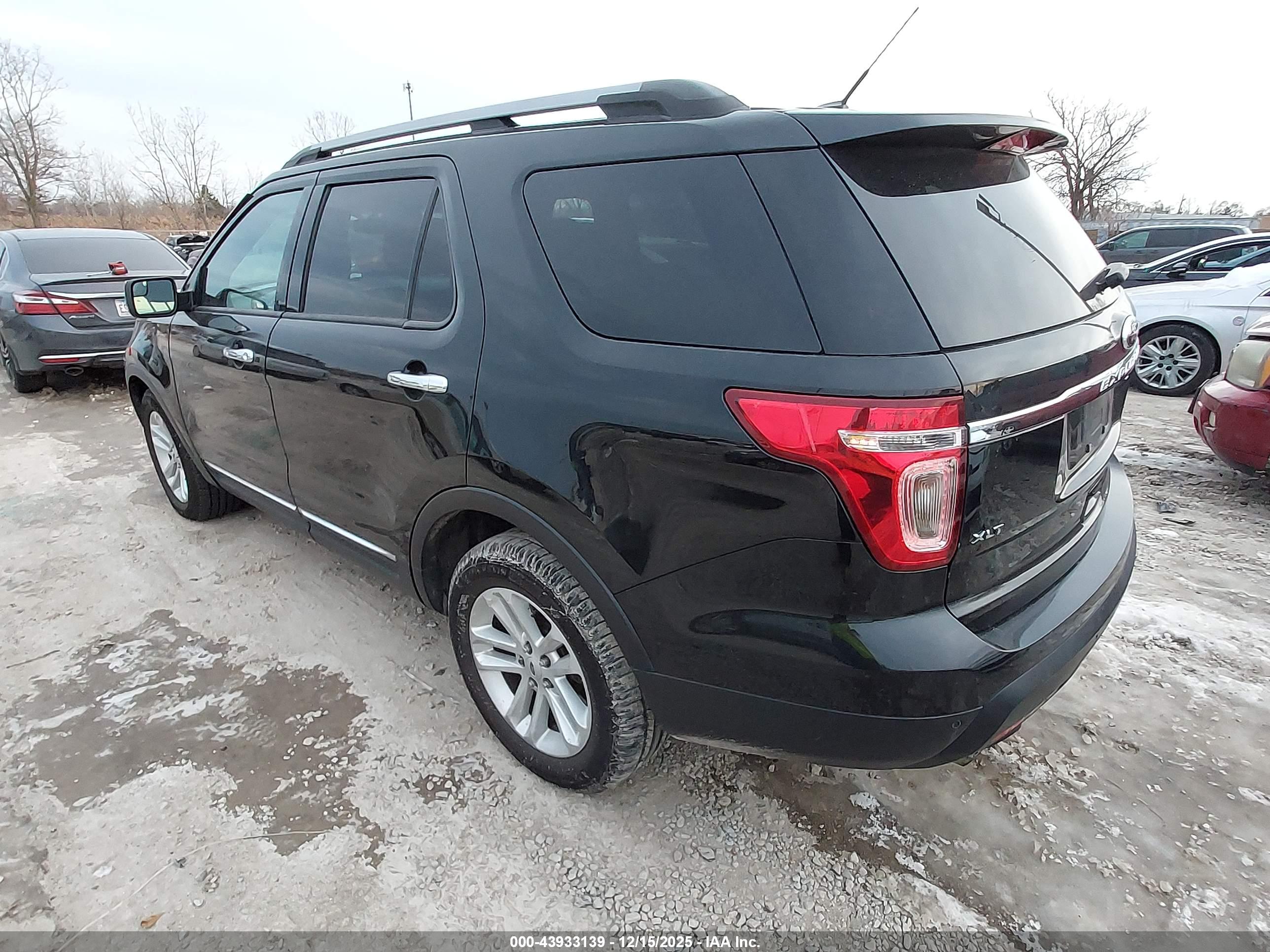 FORD EXPLORER image 3